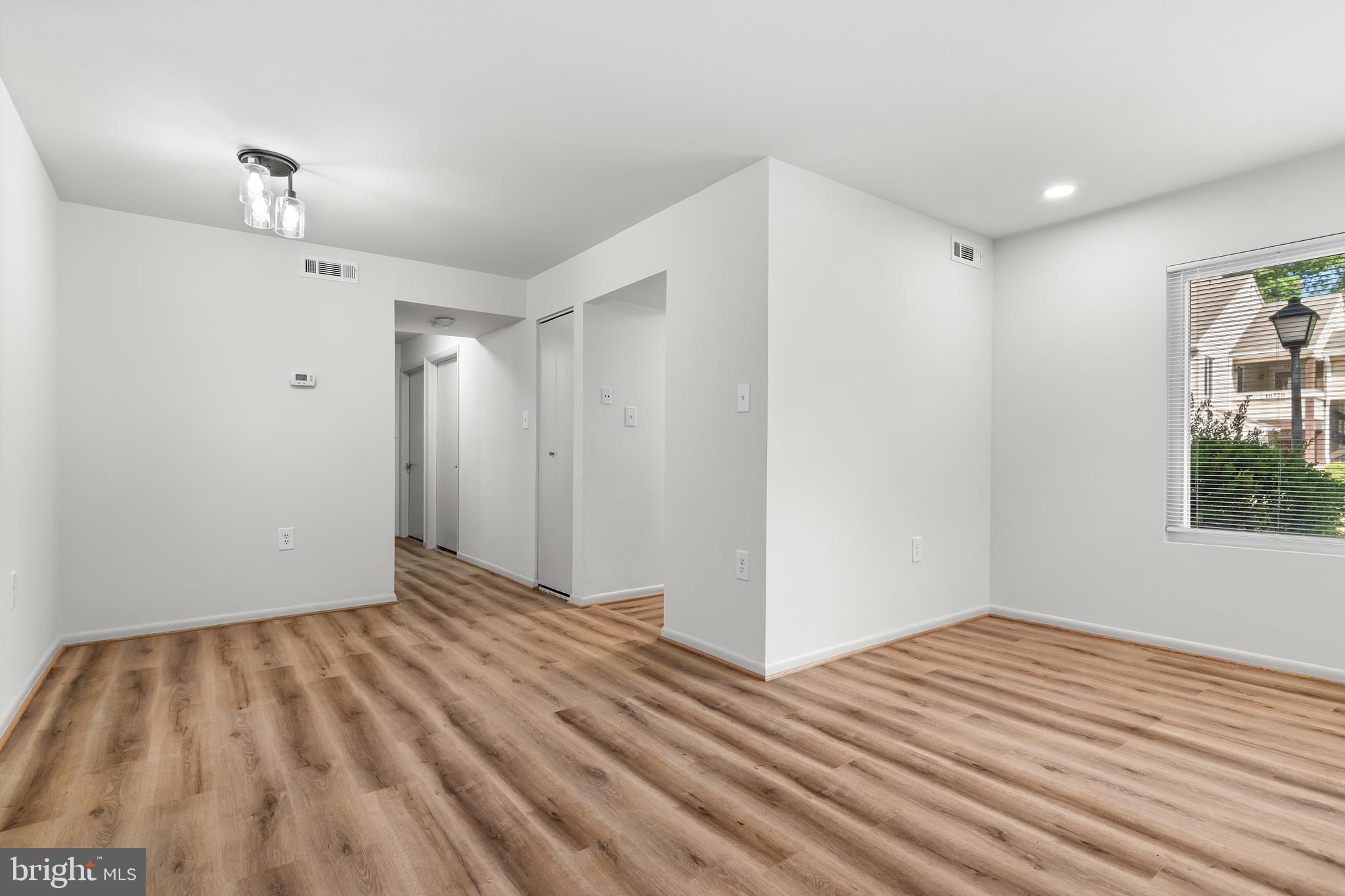 BURKE CENTRE STATION COMMONS - Residential