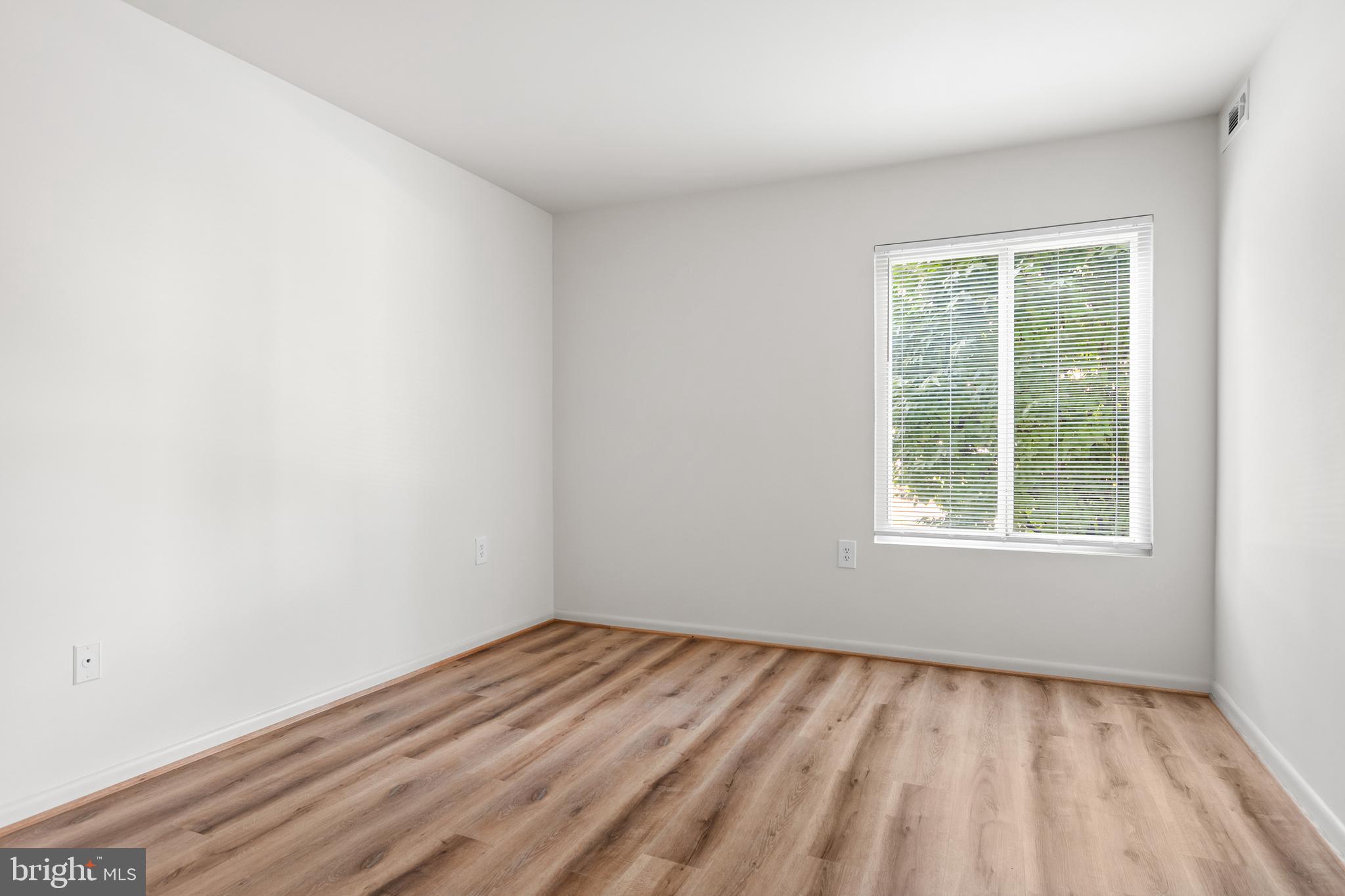 BURKE CENTRE STATION COMMONS - Residential