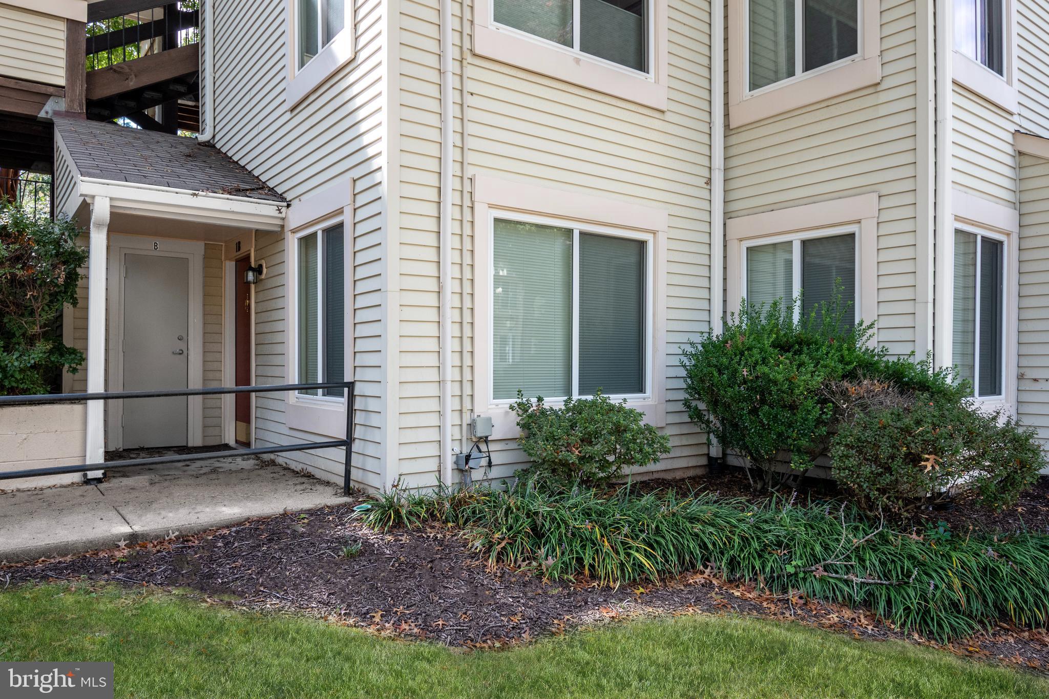 BURKE CENTRE STATION COMMONS - Residential