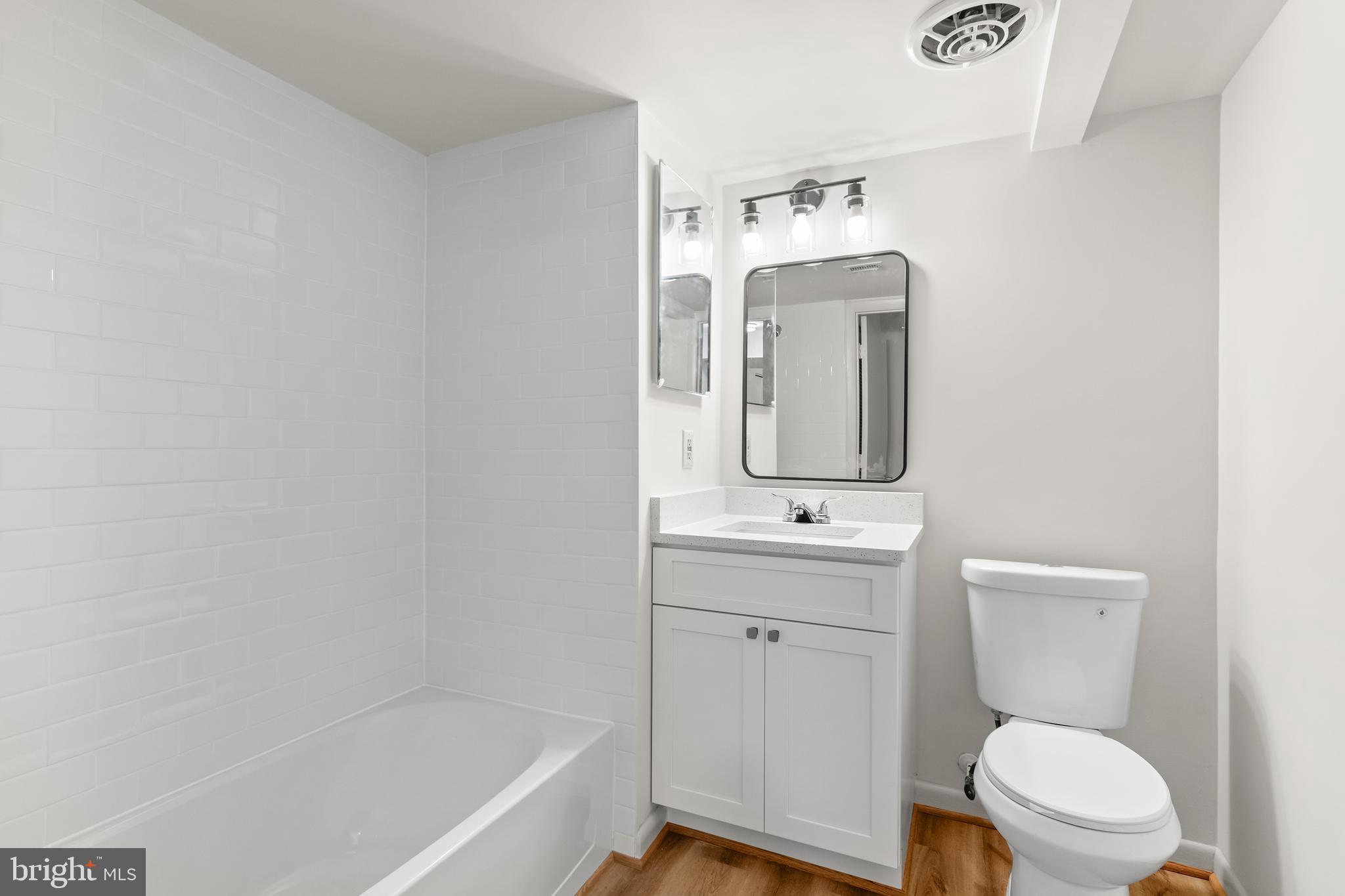 BURKE CENTRE STATION COMMONS - Residential