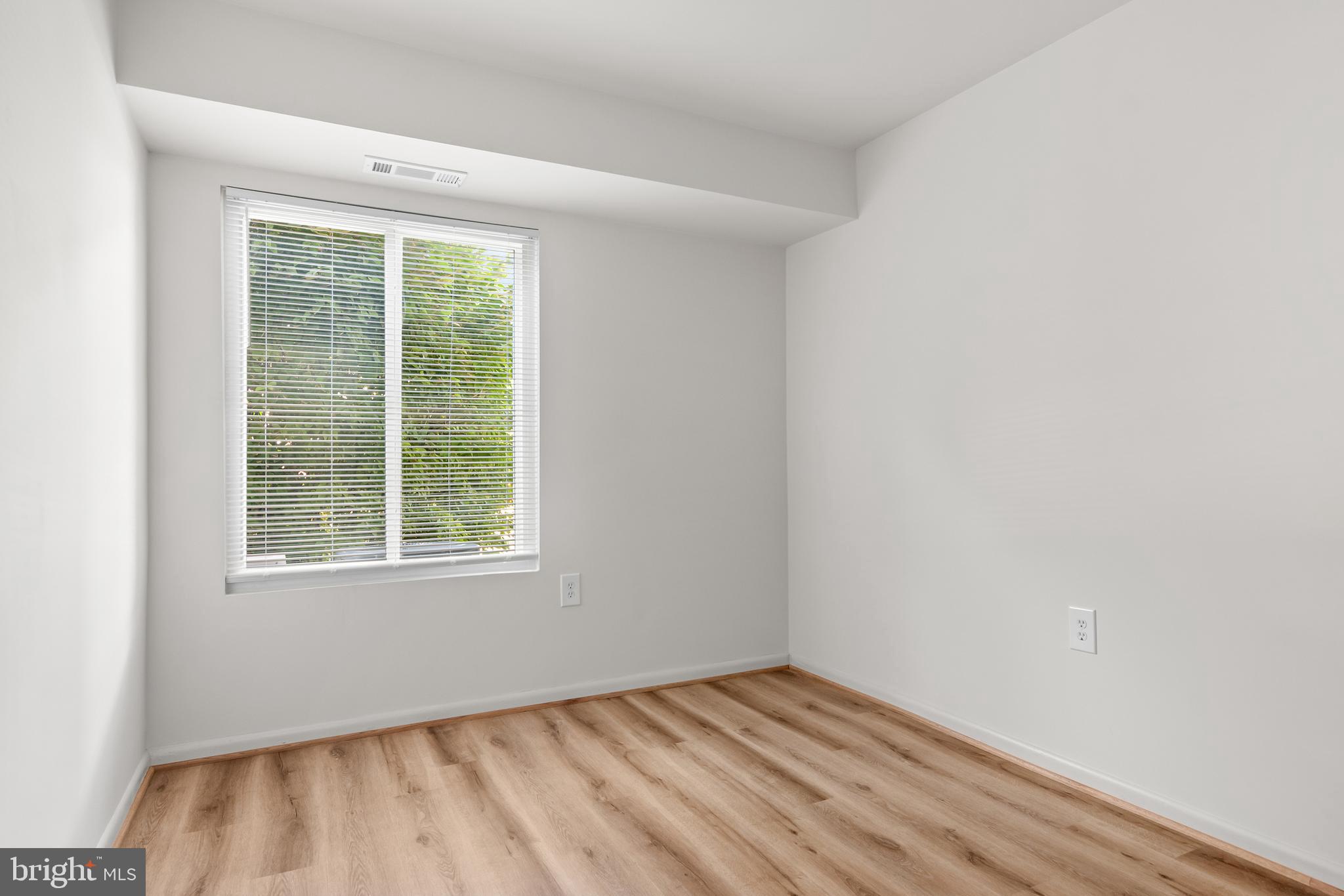 BURKE CENTRE STATION COMMONS - Residential