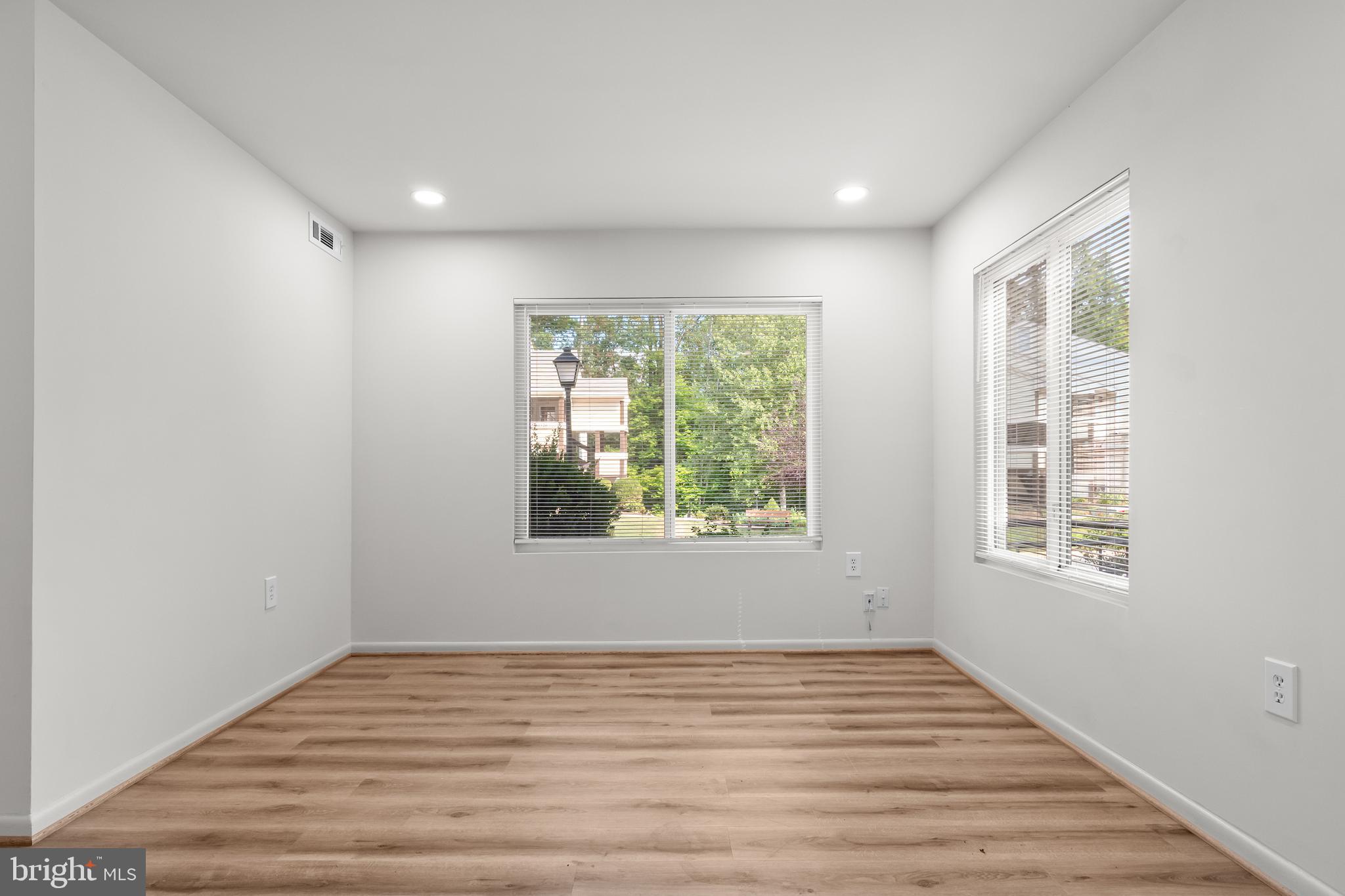 BURKE CENTRE STATION COMMONS - Residential