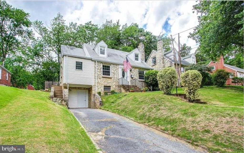 Photo of 2304 Parkway, CHEVERLY, MD 20785 (MLS # MDPG2179494)
