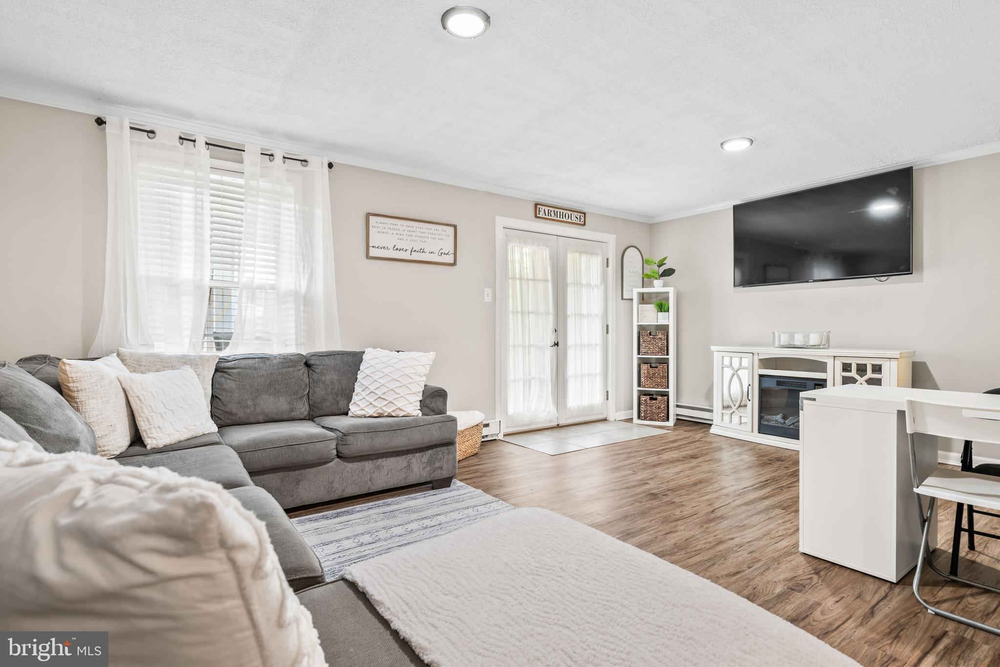 VILLAGE OF THOMAS RUN - Residential