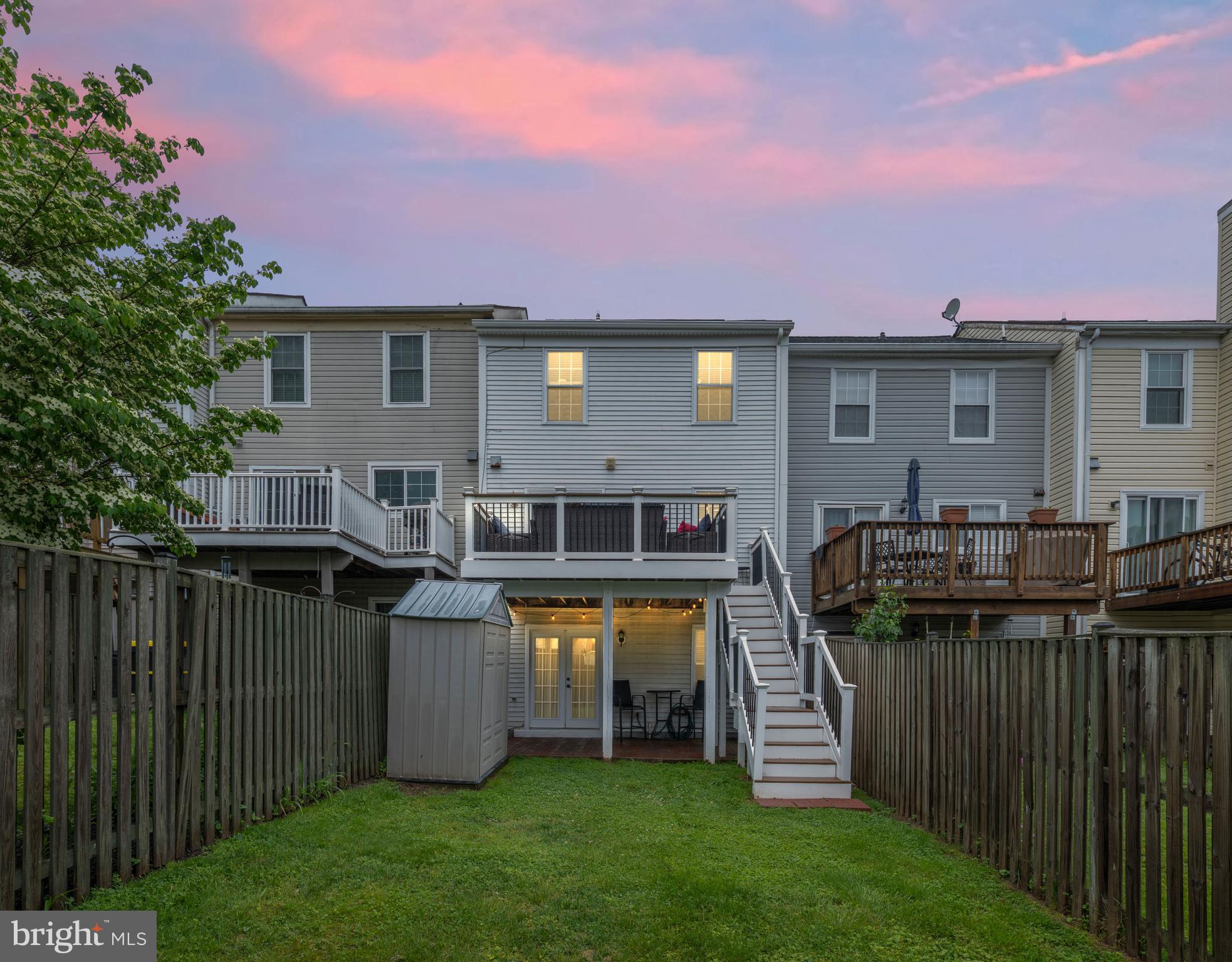 1810 GLENDALE LANE