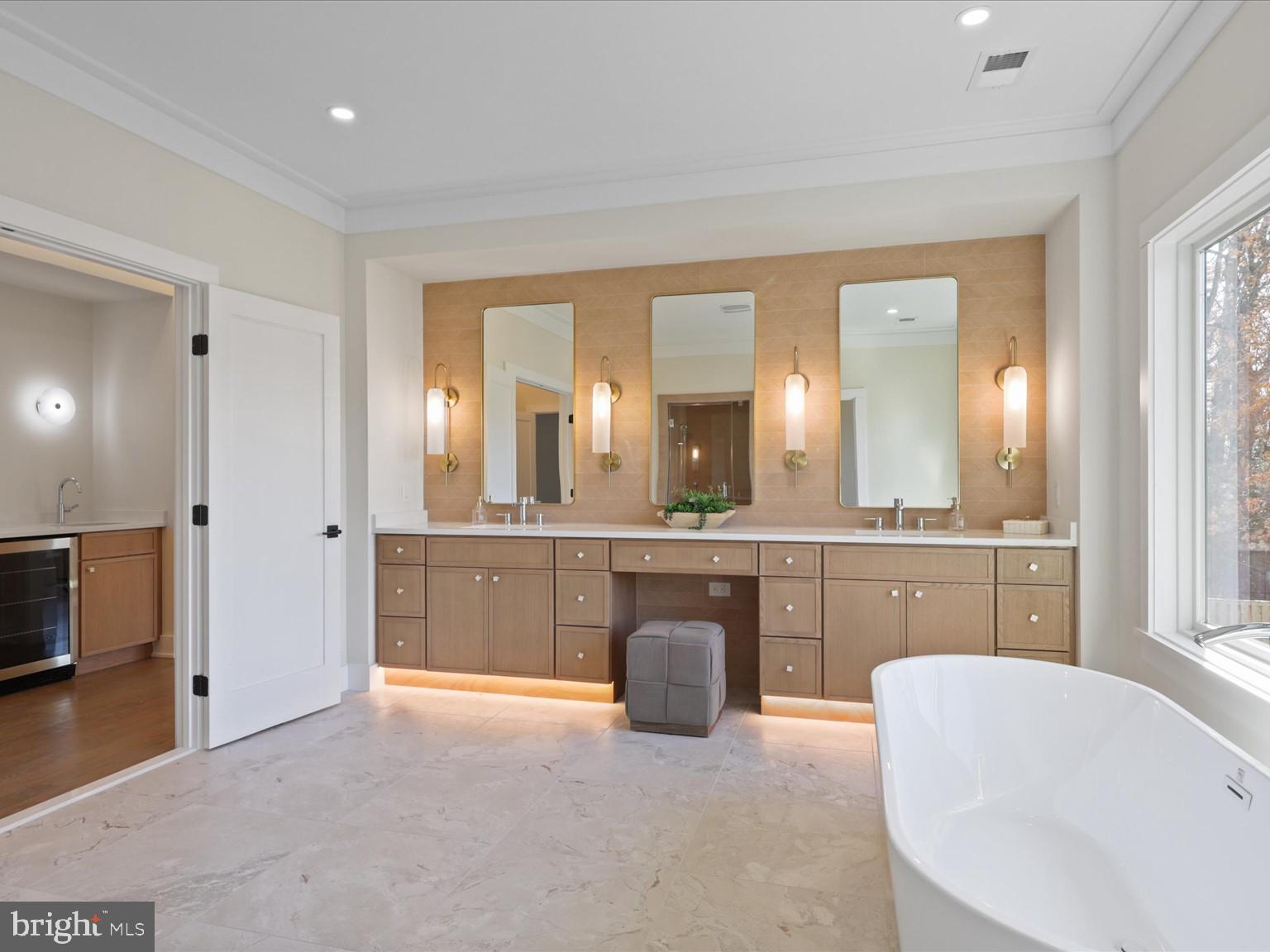 VIENNA WOODS - Residential