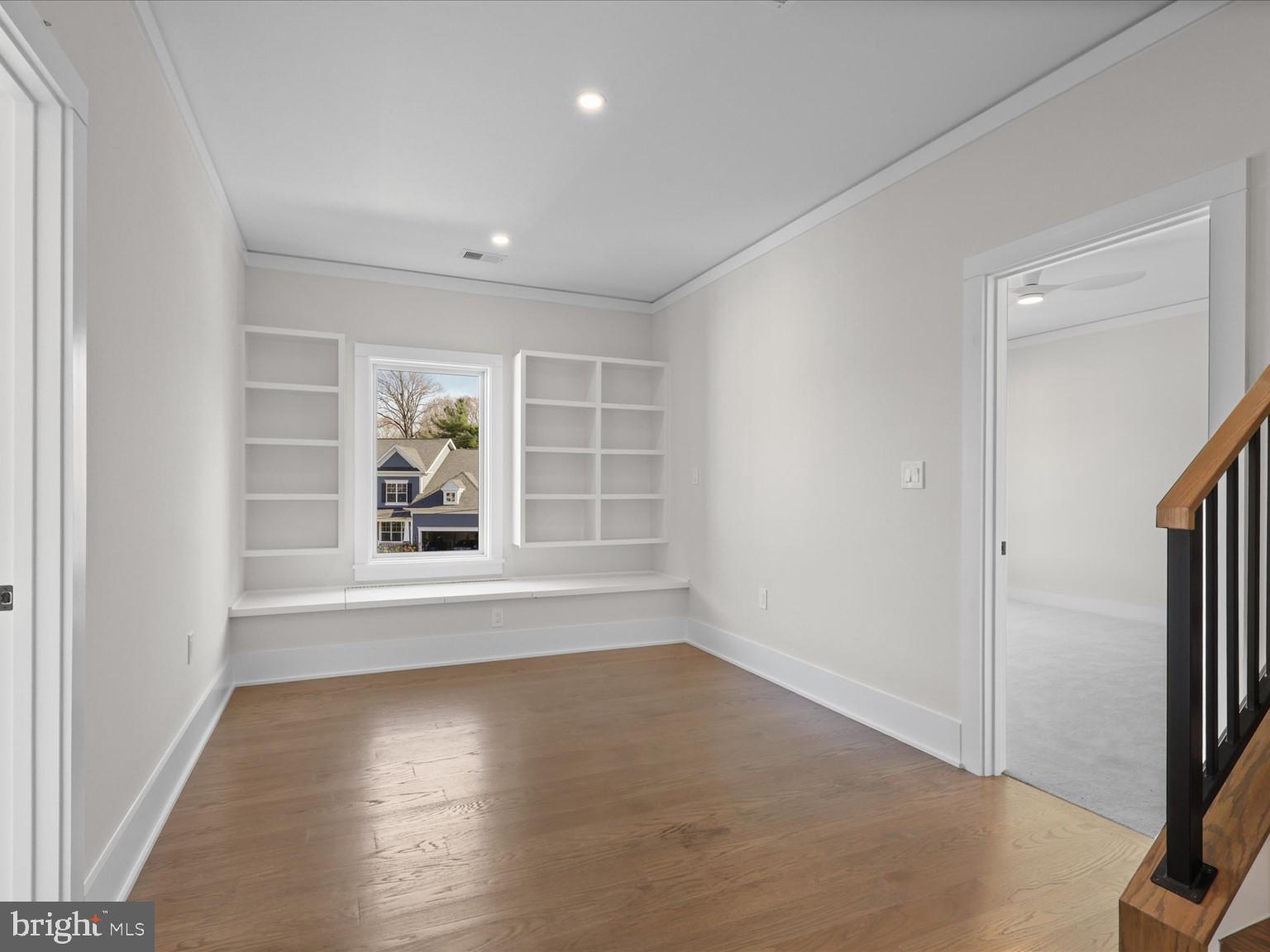 VIENNA WOODS - Residential