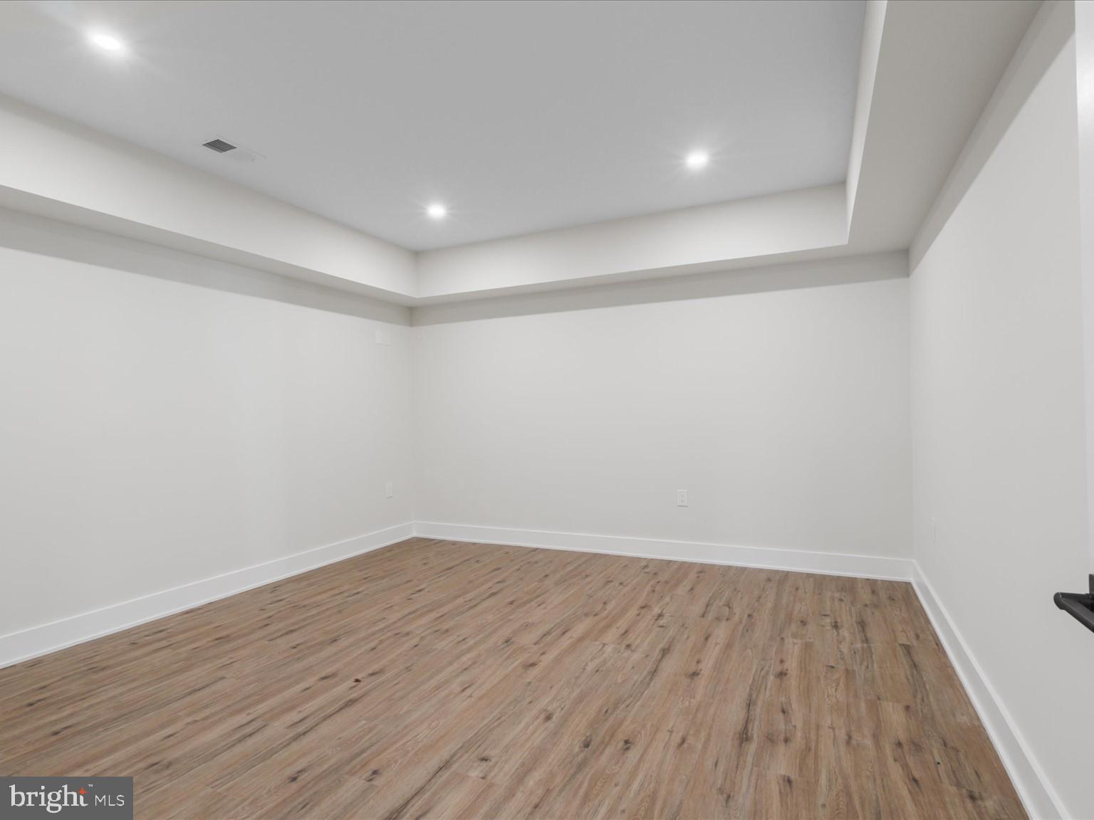 VIENNA WOODS - Residential