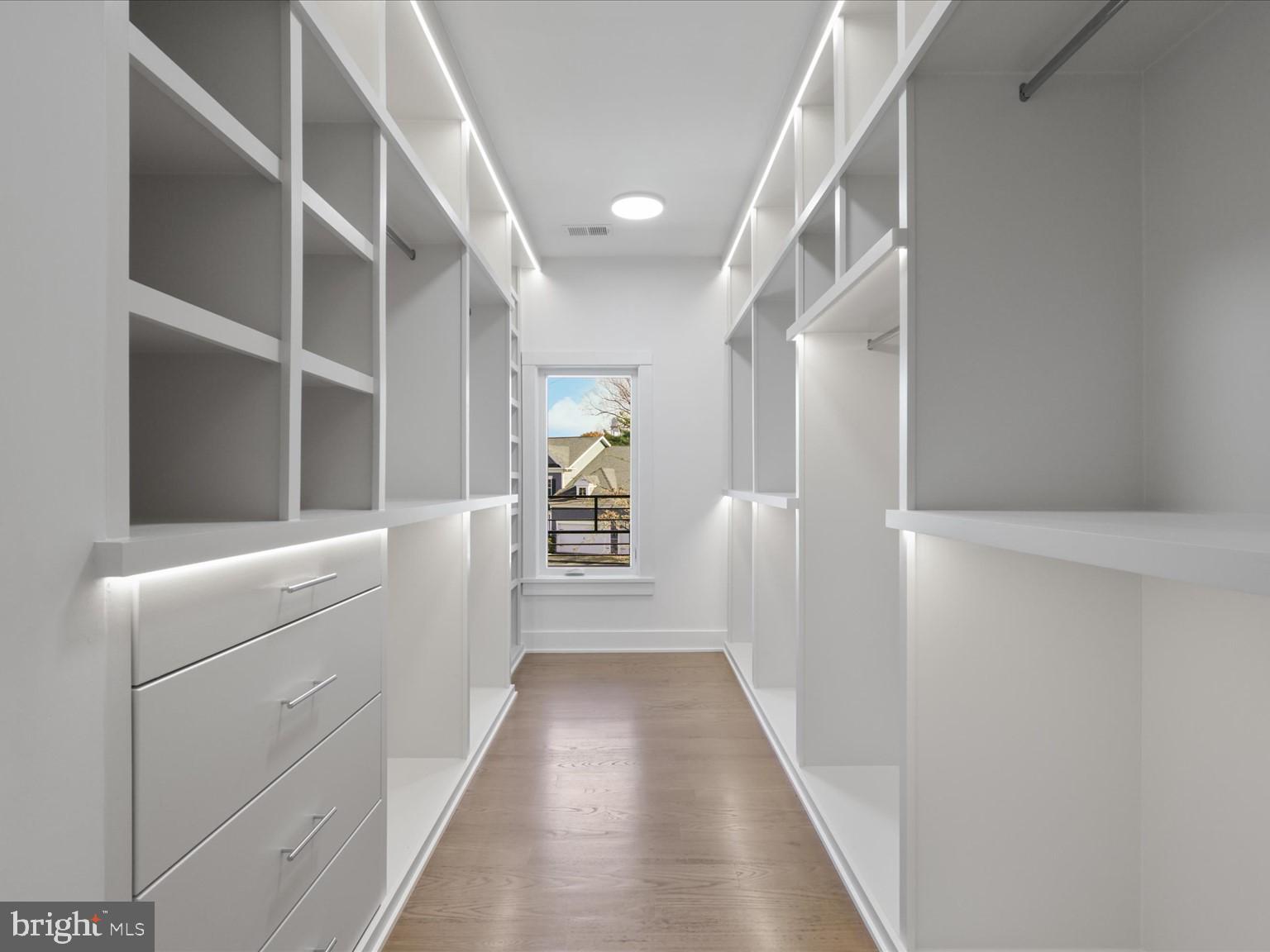 VIENNA WOODS - Residential