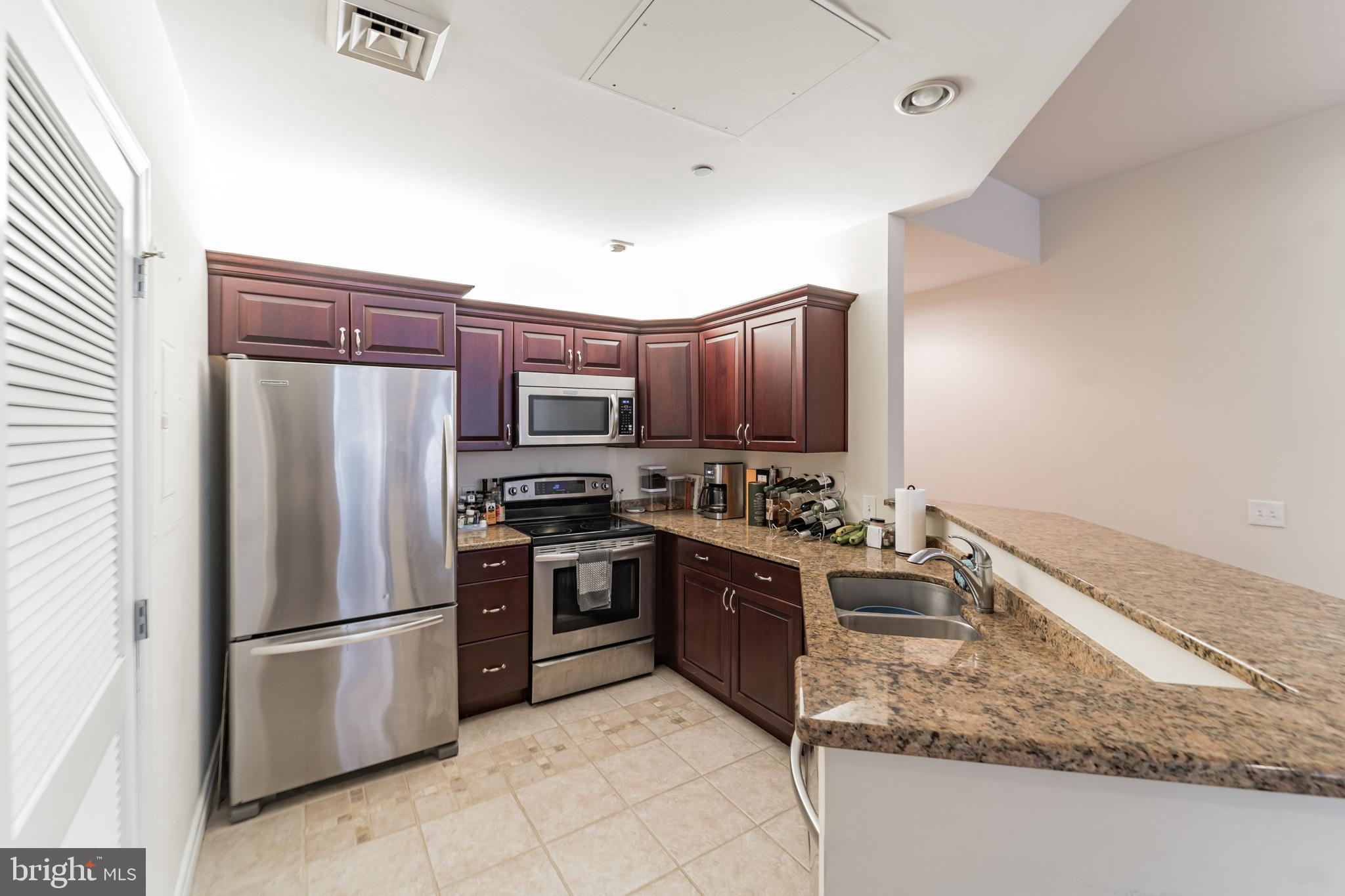 LOGAN SQUARE - Residential Lease