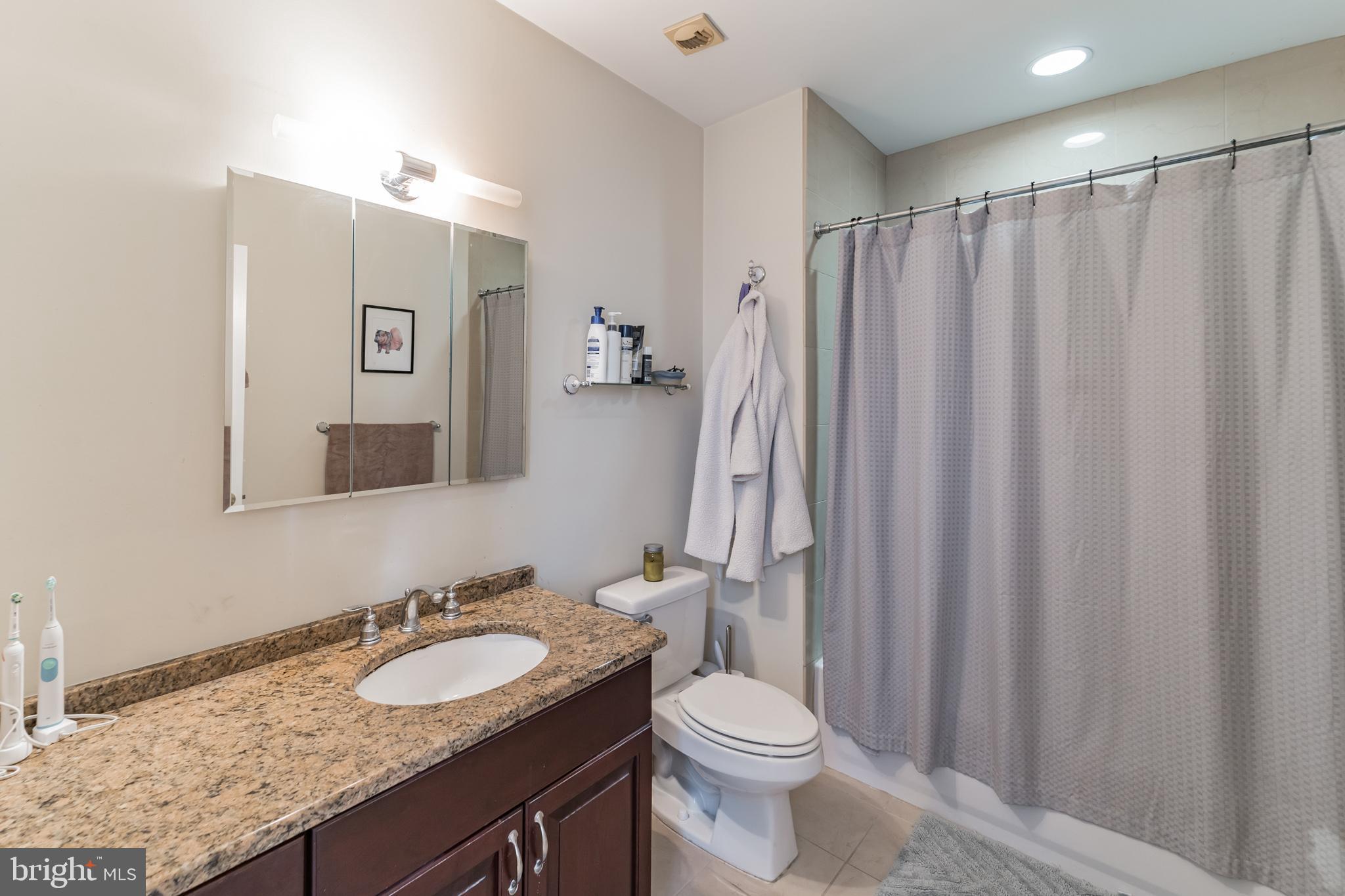 LOGAN SQUARE - Residential Lease