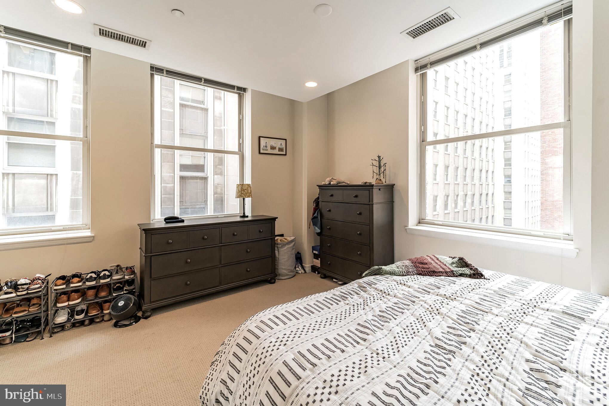 LOGAN SQUARE - Residential Lease