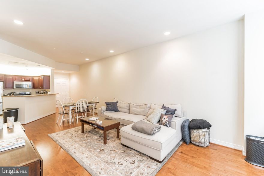 Welcome to your new home in a premier, iconic building that boasts luxurious amenities and a convenient location. This gorgeous one-bedroom apartment features hardwood floors throughout, creating a warm and inviting atmosphere. The open chef-style kitchen is a chef's dream, with granite countertops, stainless steel appliances, and ample cabinet space for all your culinary needs.
Enjoy the convenience of living in a building that offers an on-site fitness center, perfect for staying active without leaving home. Step outside to the breathtaking rooftop terrace, where you can relax and take in stunning views of the city skyline.
Located with easy access to I-76 and I-95, commuting has never been easier. Additionally, with direct access to Suburban Station, traveling around the city is a breeze.
Don't miss this opportunity to live in luxury and convenience in the heart of the city. Schedule a viewing today!