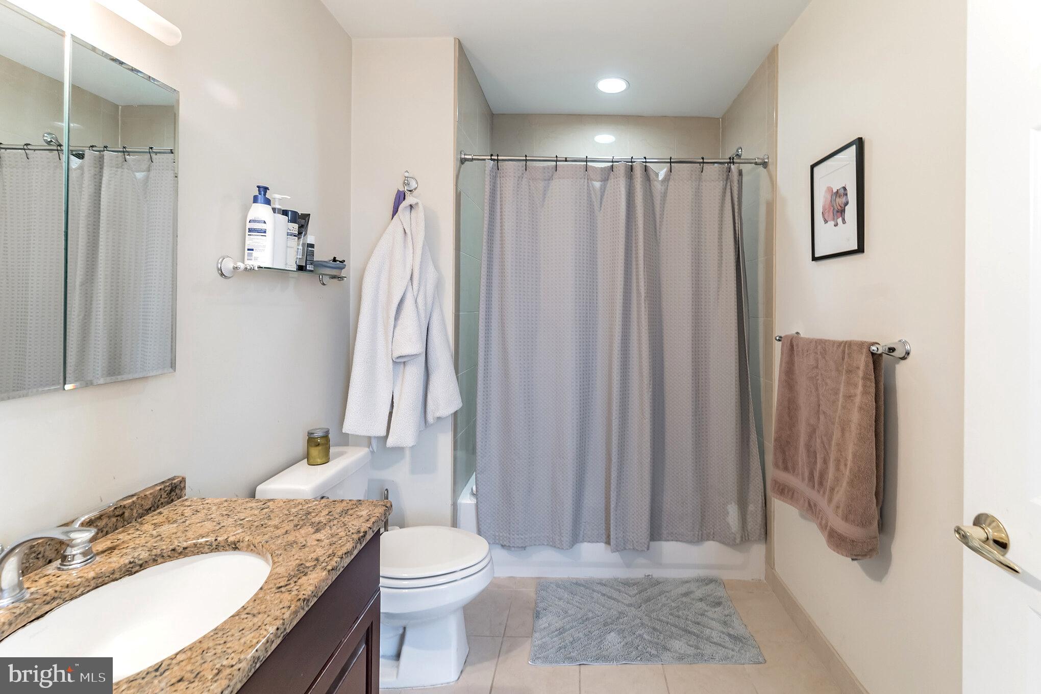 LOGAN SQUARE - Residential Lease