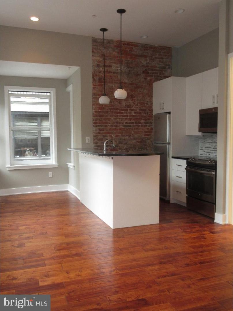 126 S 16TH STREET 2F