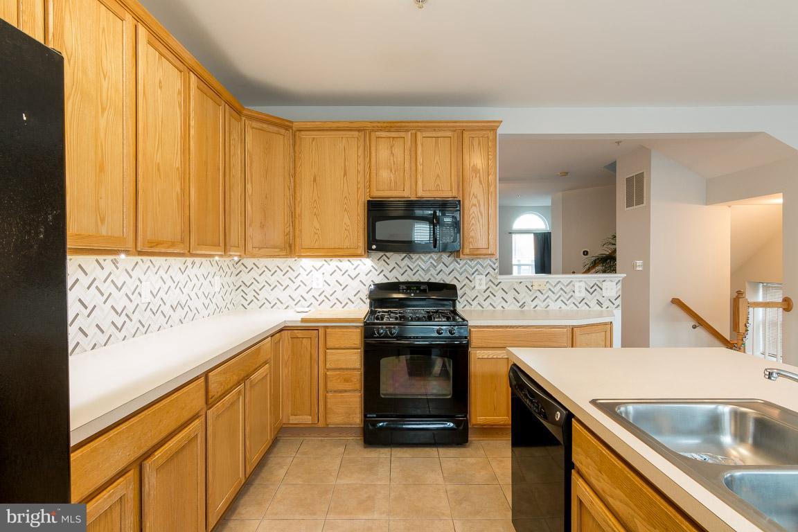 VILLAGES OF DORCHESTER - Residential Lease