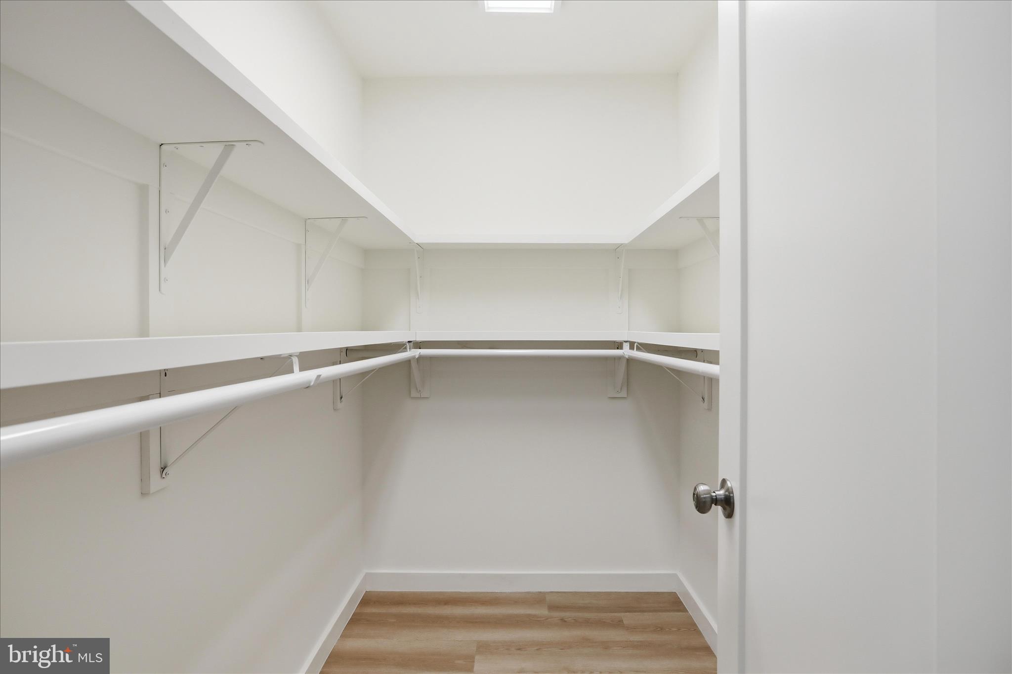 AMISSVILLE - Residential