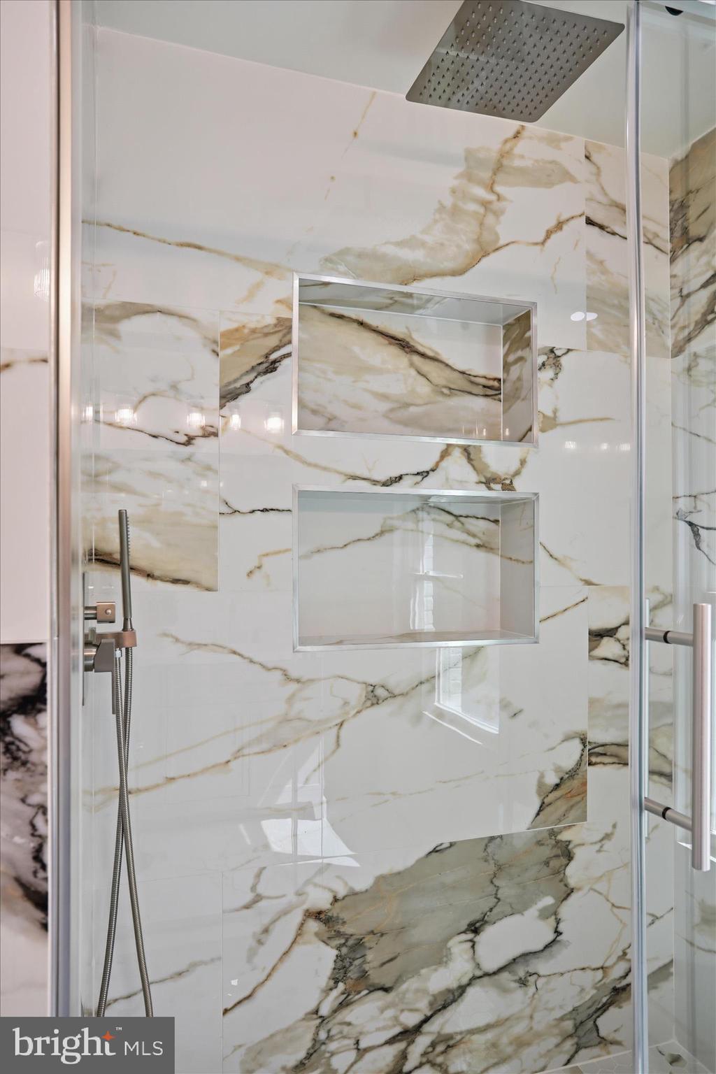 AMISSVILLE - Residential