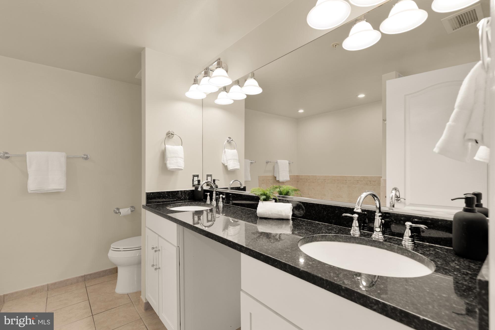 THE HENRY - Residential