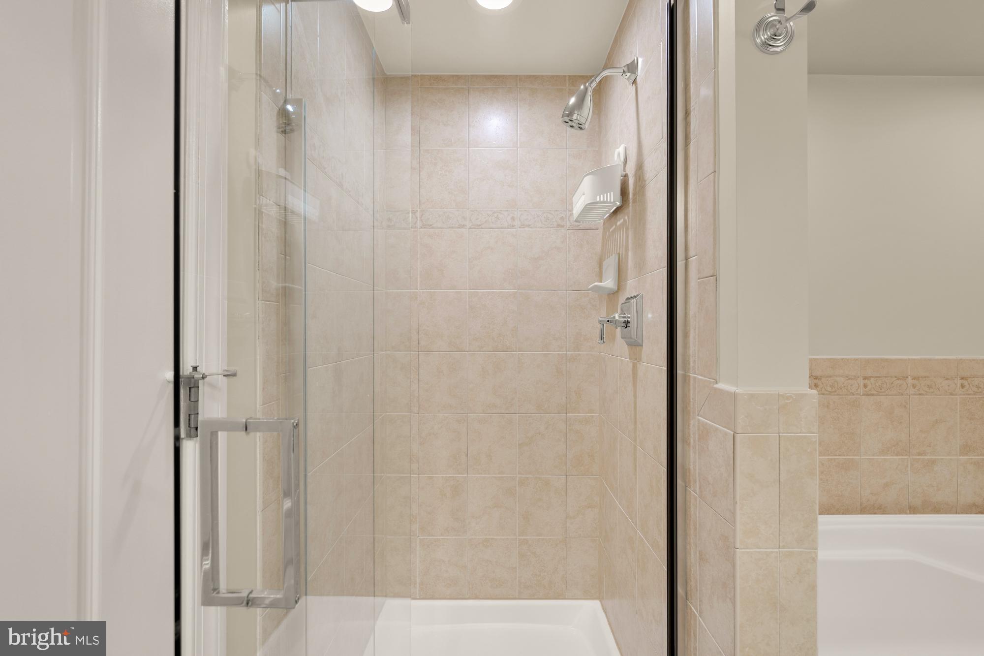 THE HENRY - Residential