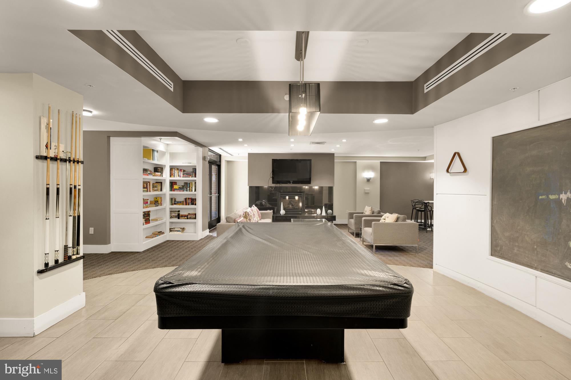 THE HENRY - Residential