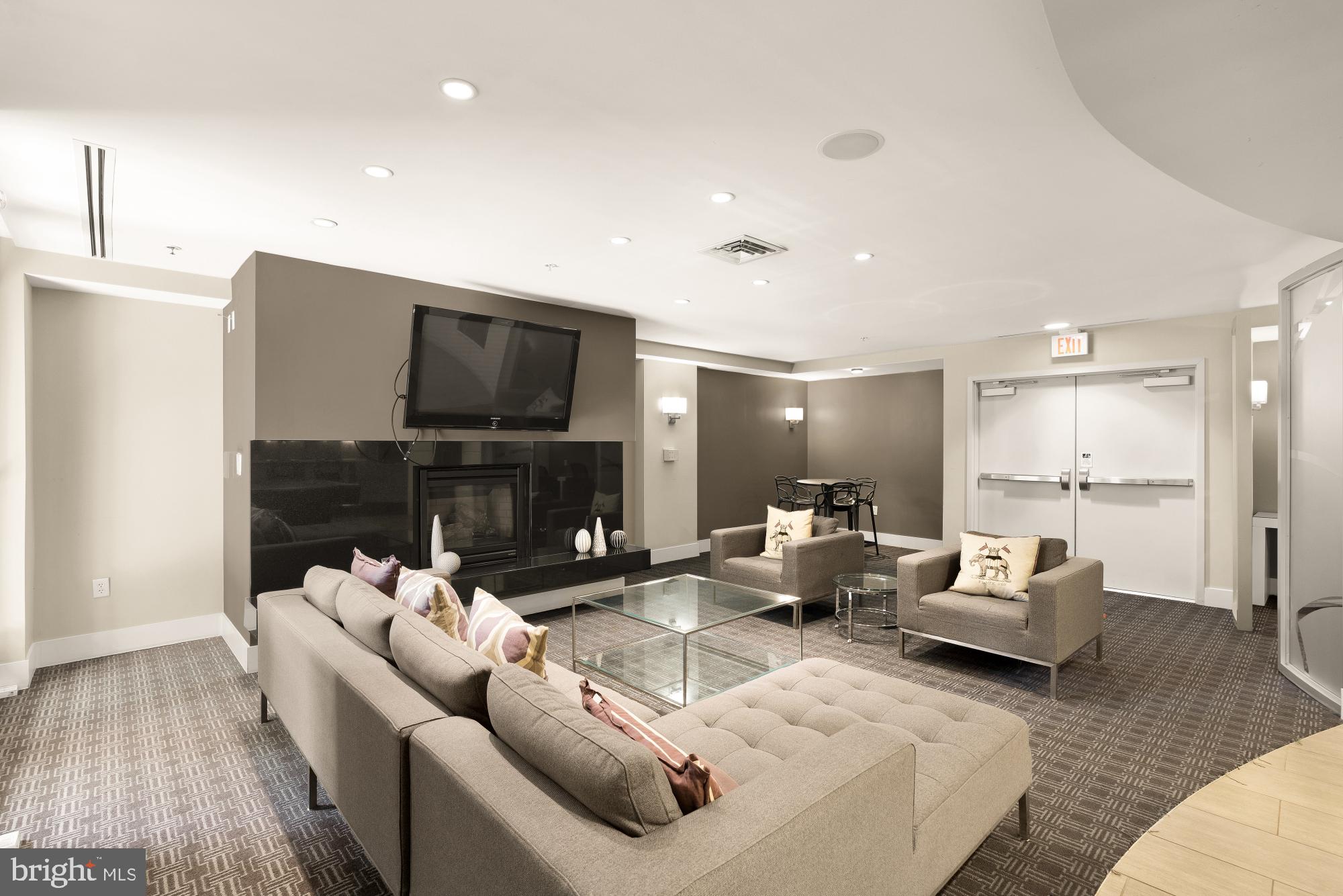 THE HENRY - Residential