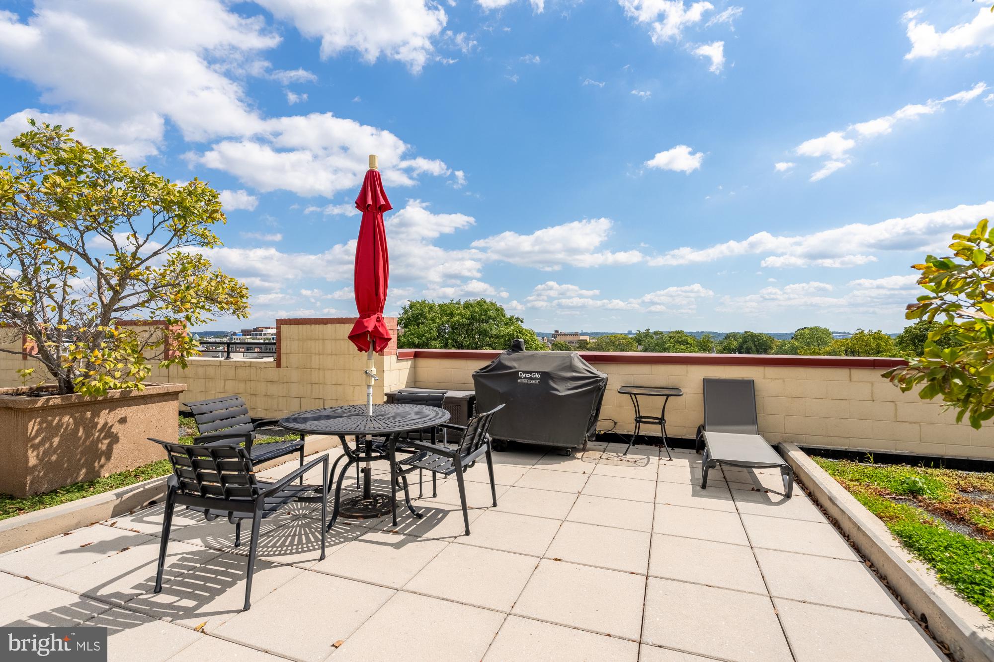 THE HENRY - Residential