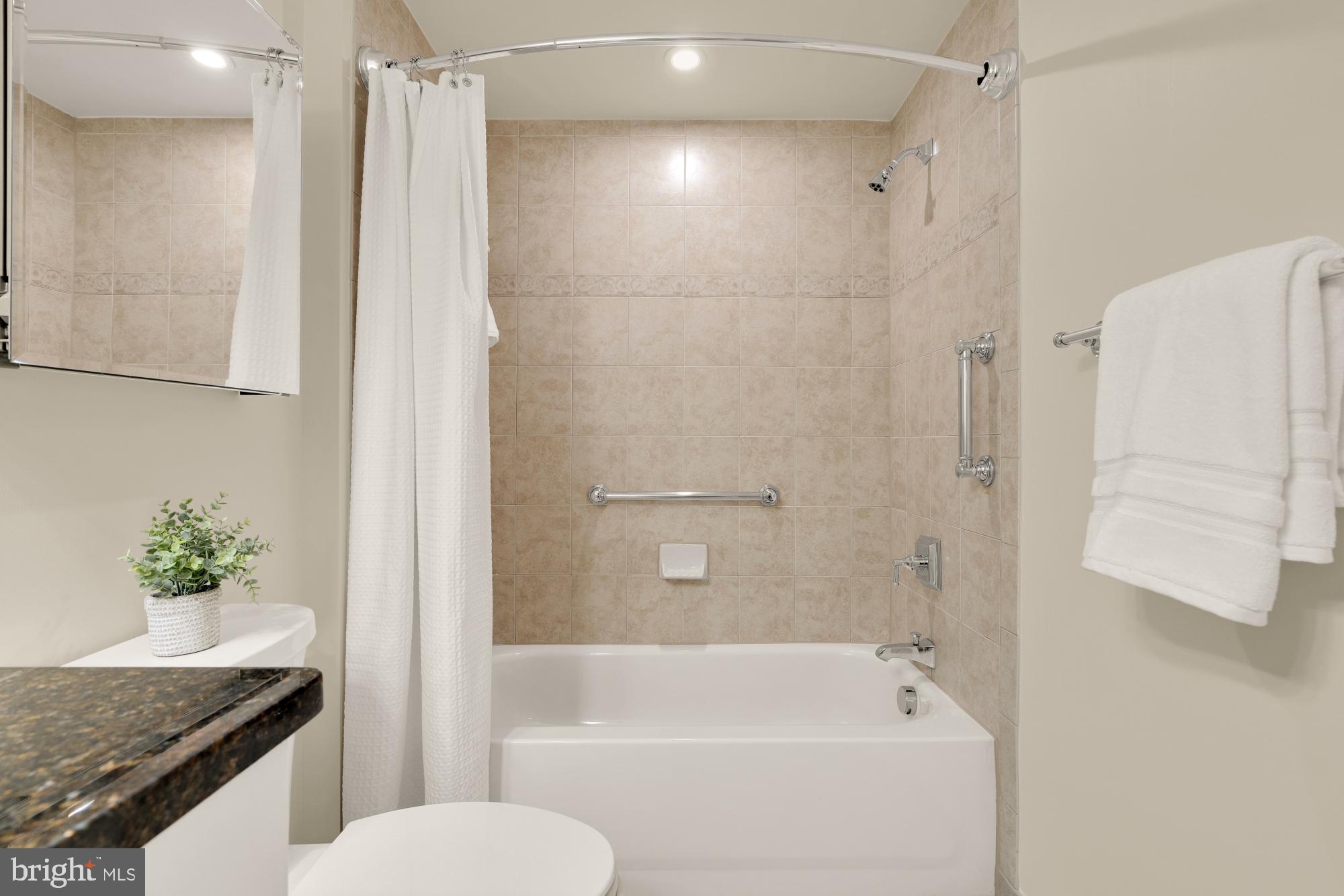 THE HENRY - Residential