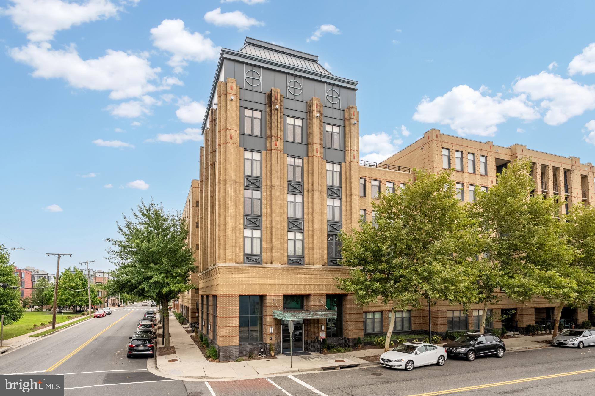 THE HENRY - Residential