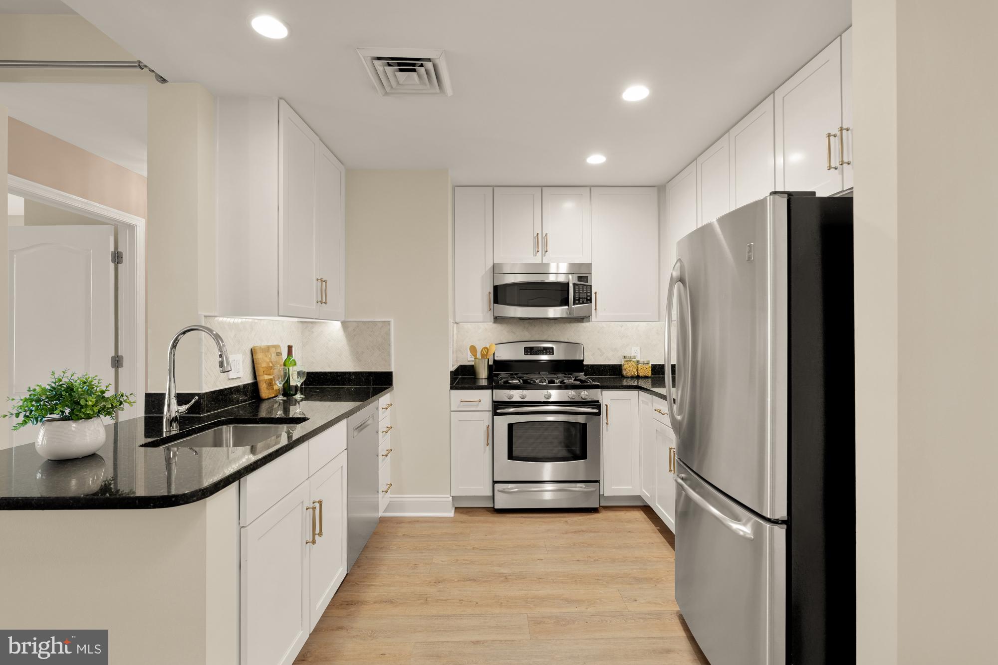 THE HENRY - Residential