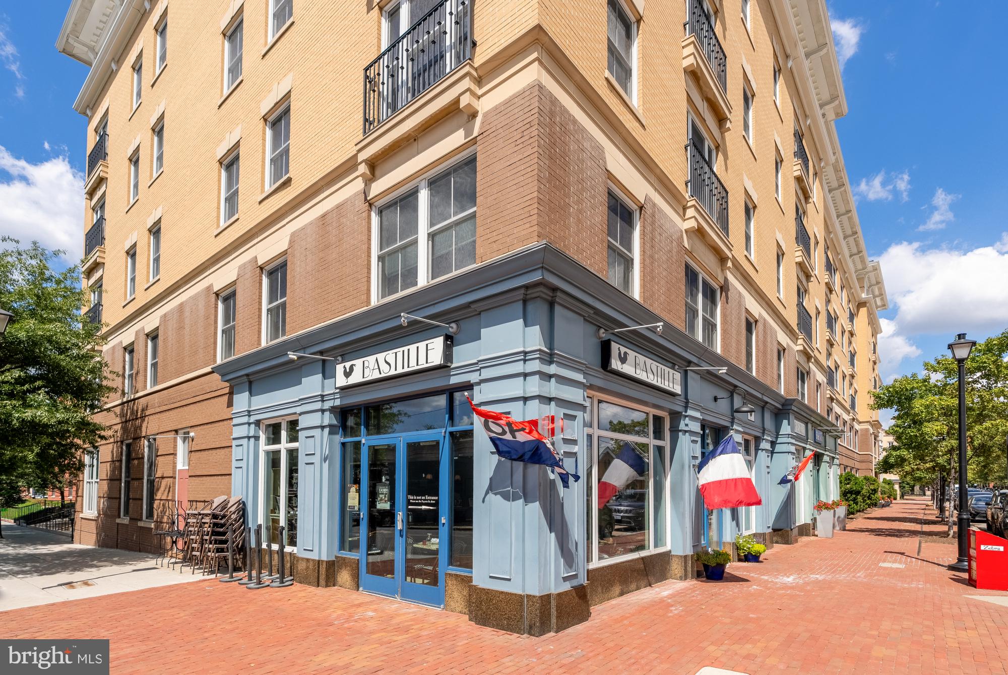 THE HENRY - Residential