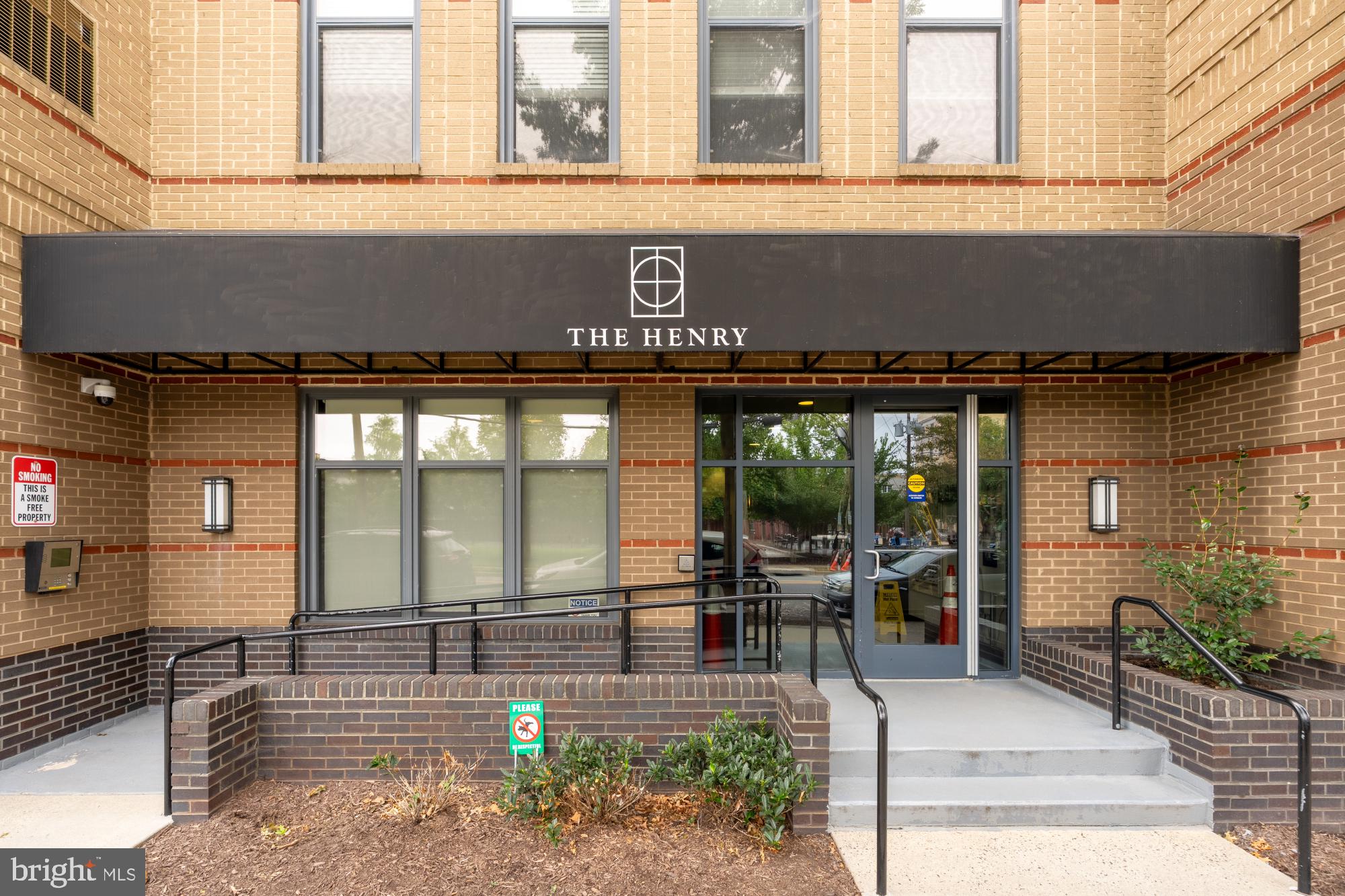 THE HENRY - Residential