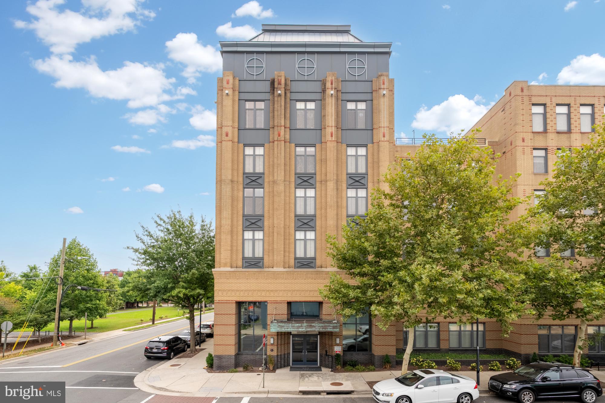 THE HENRY - Residential