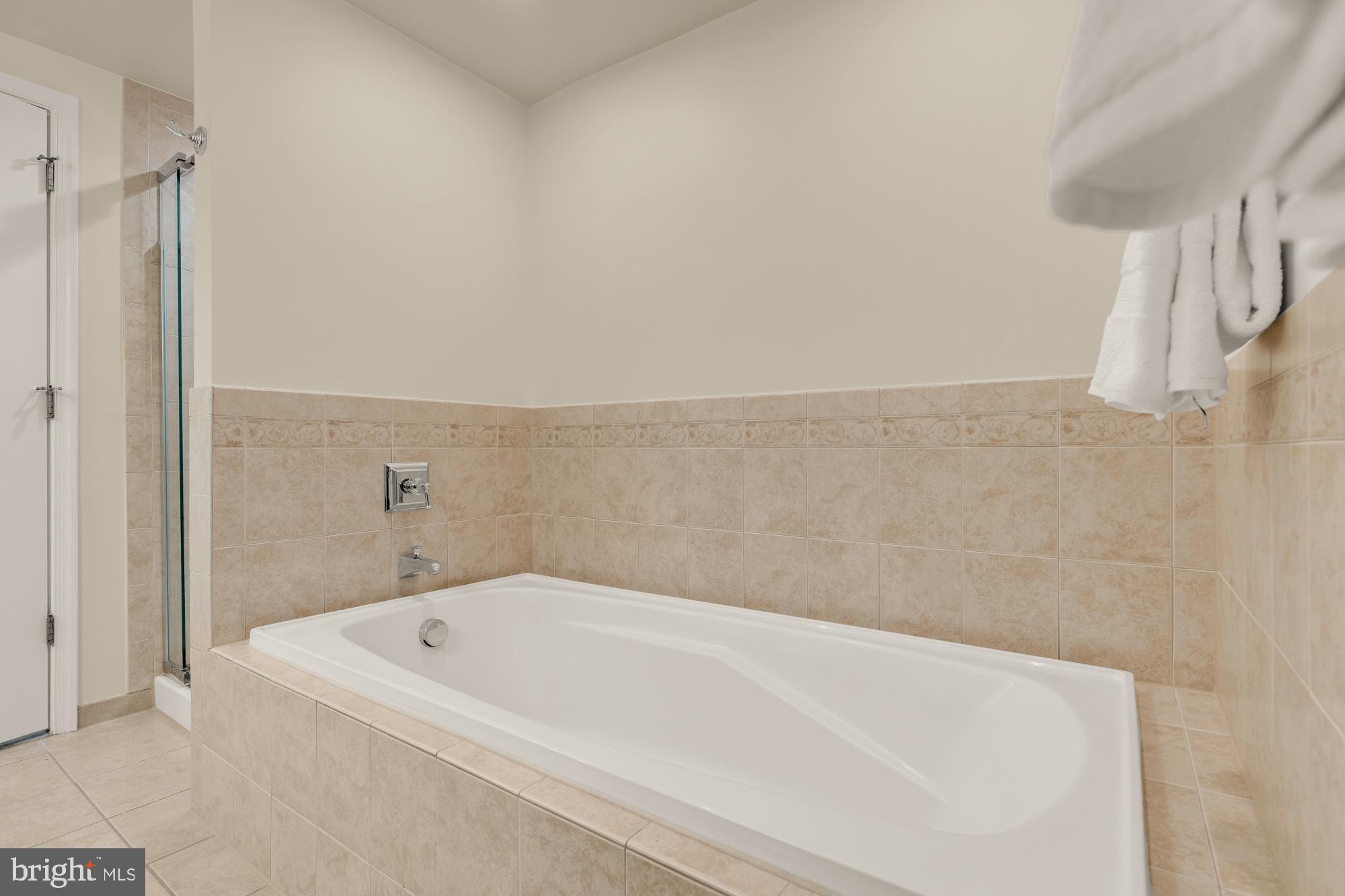 THE HENRY - Residential