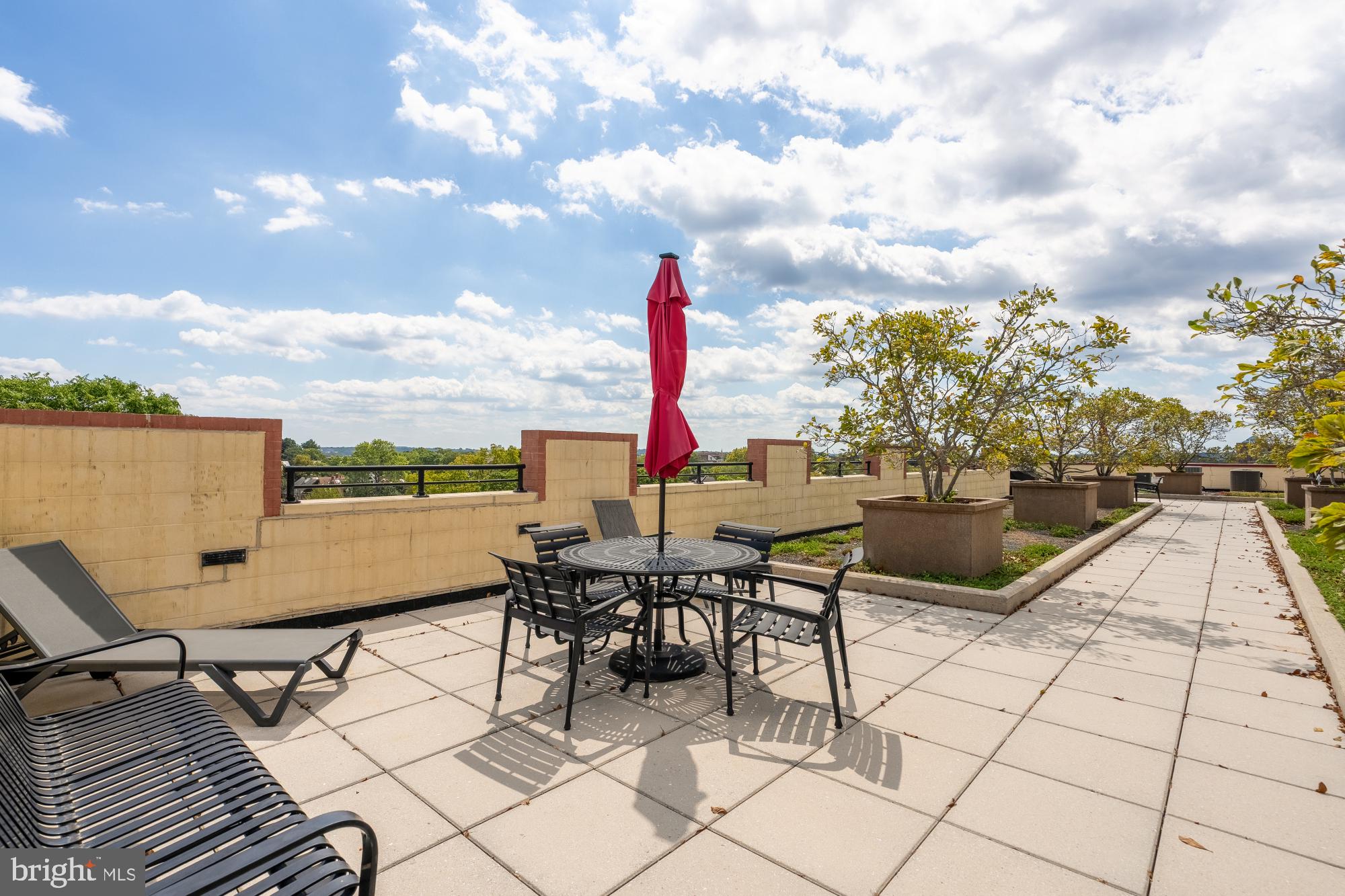 THE HENRY - Residential