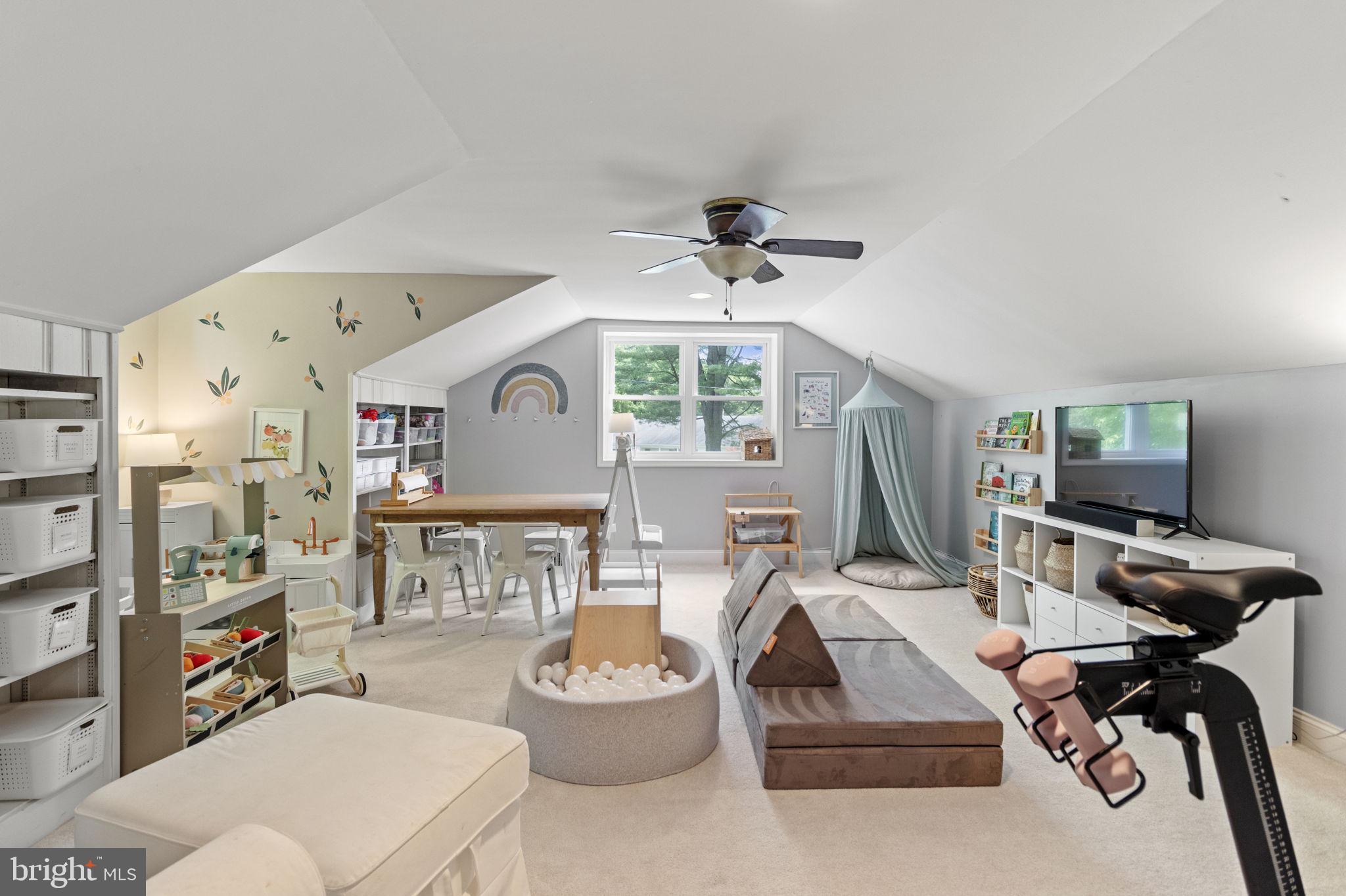 MEADOWBROOK - Residential