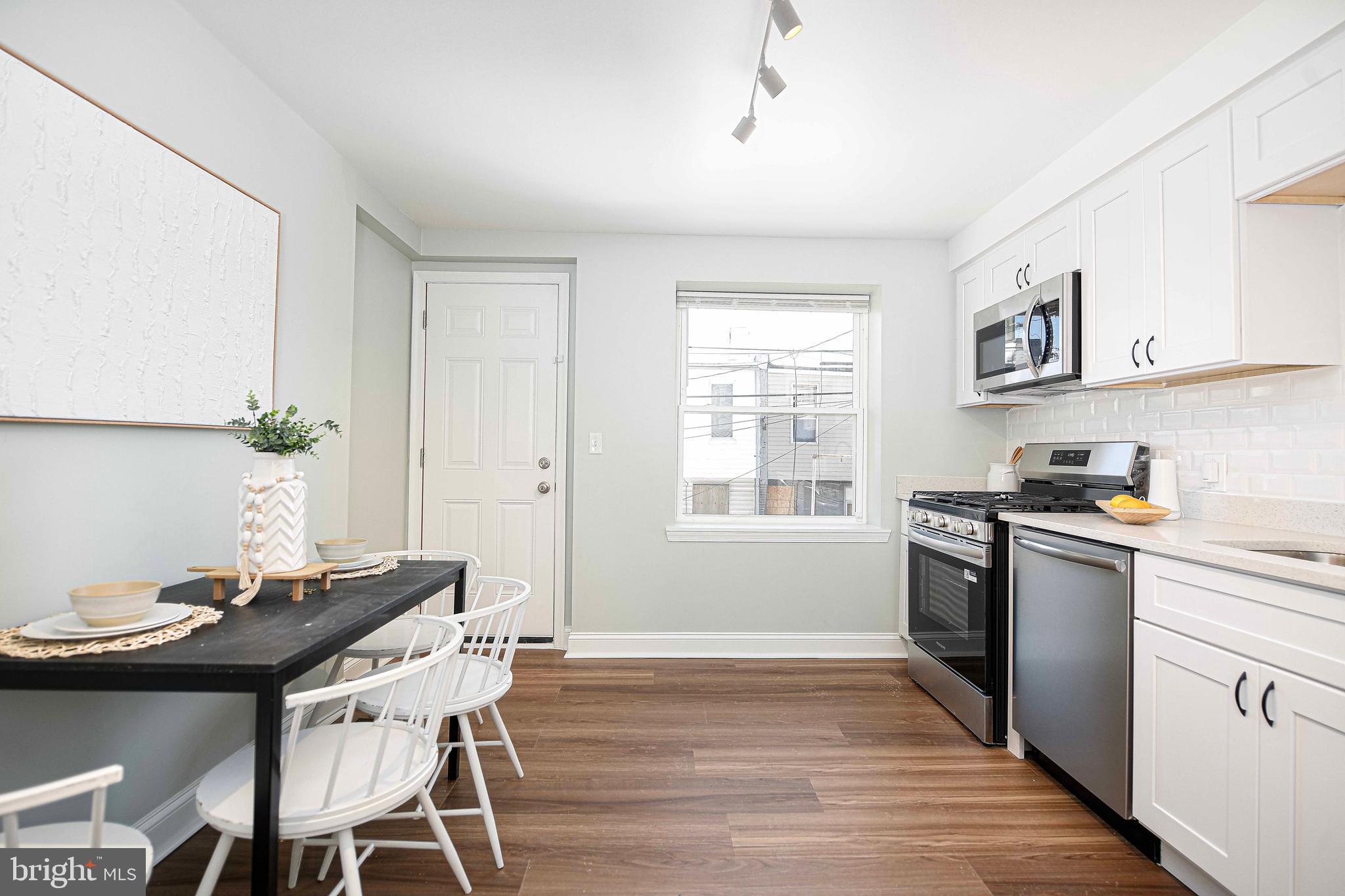 ELLWOOD PARK - Residential