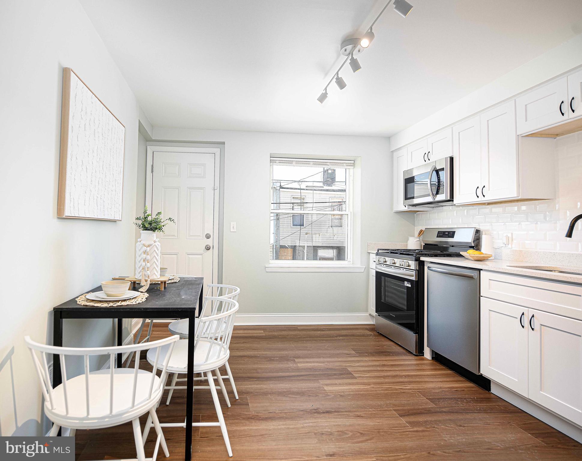 ELLWOOD PARK - Residential