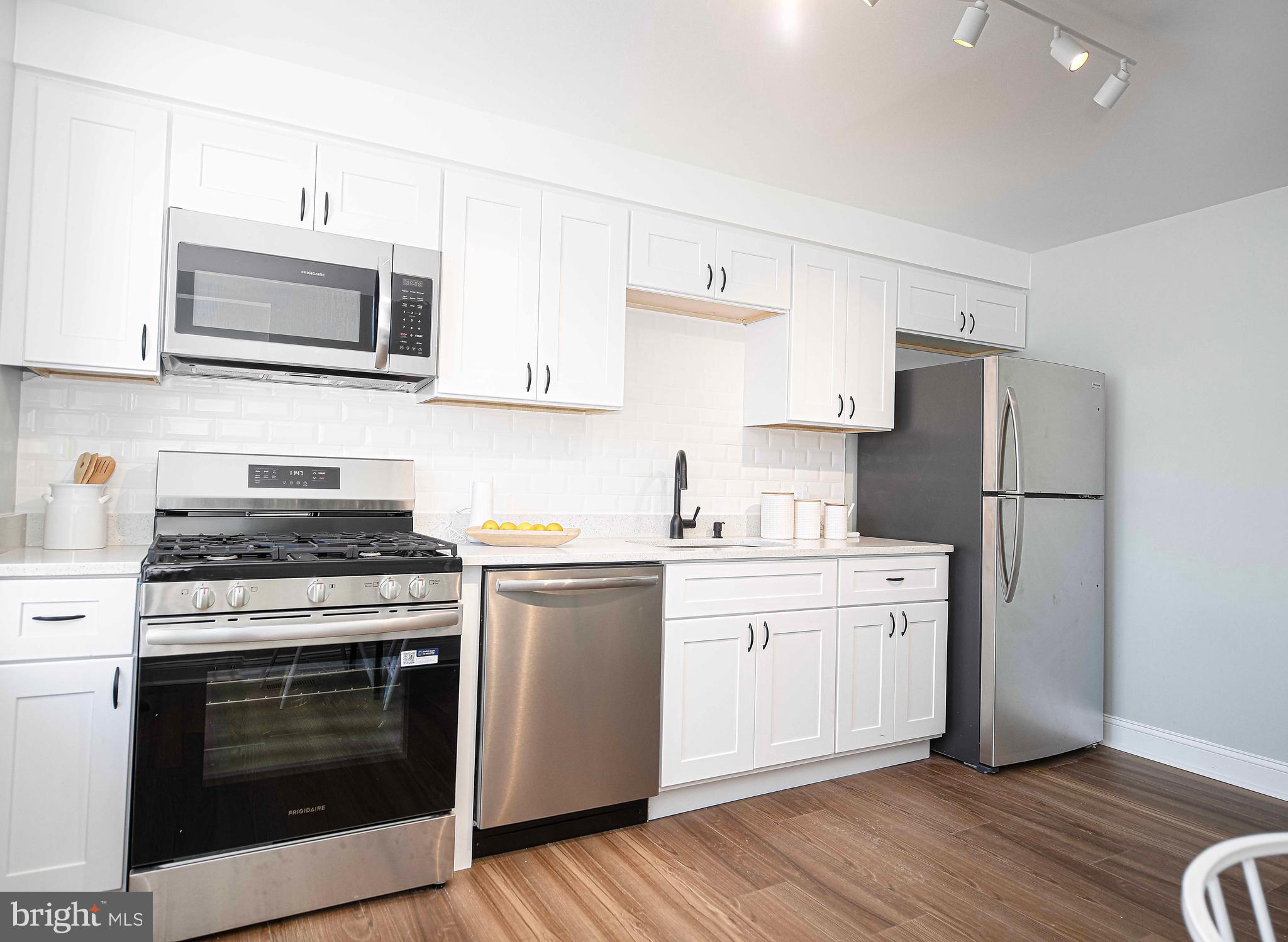 ELLWOOD PARK - Residential