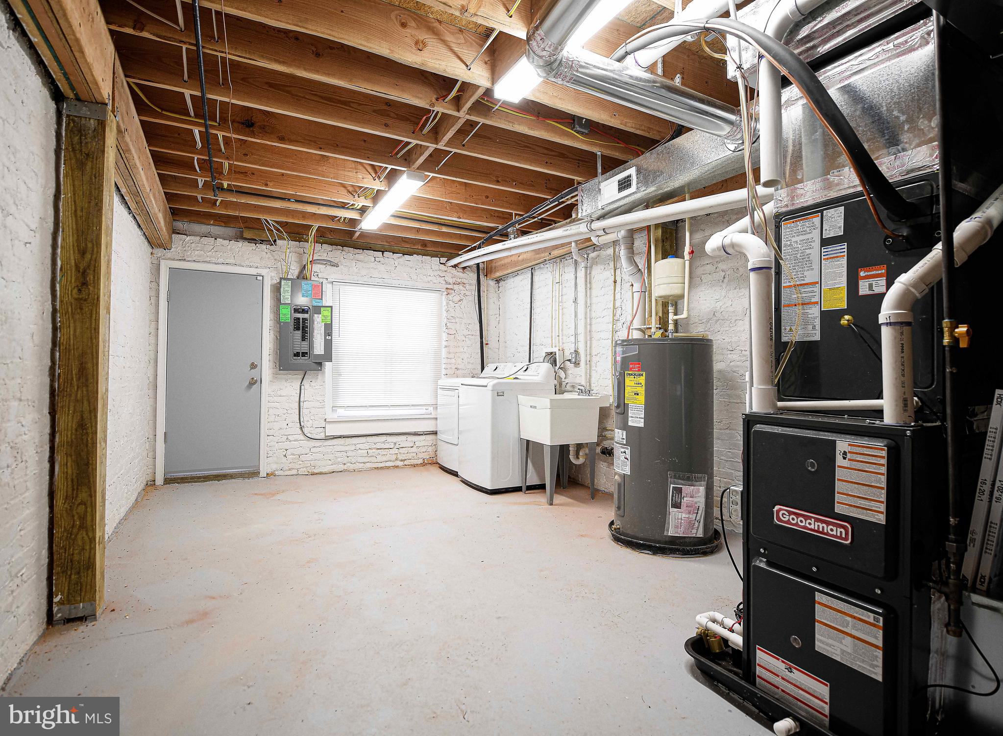 ELLWOOD PARK - Residential