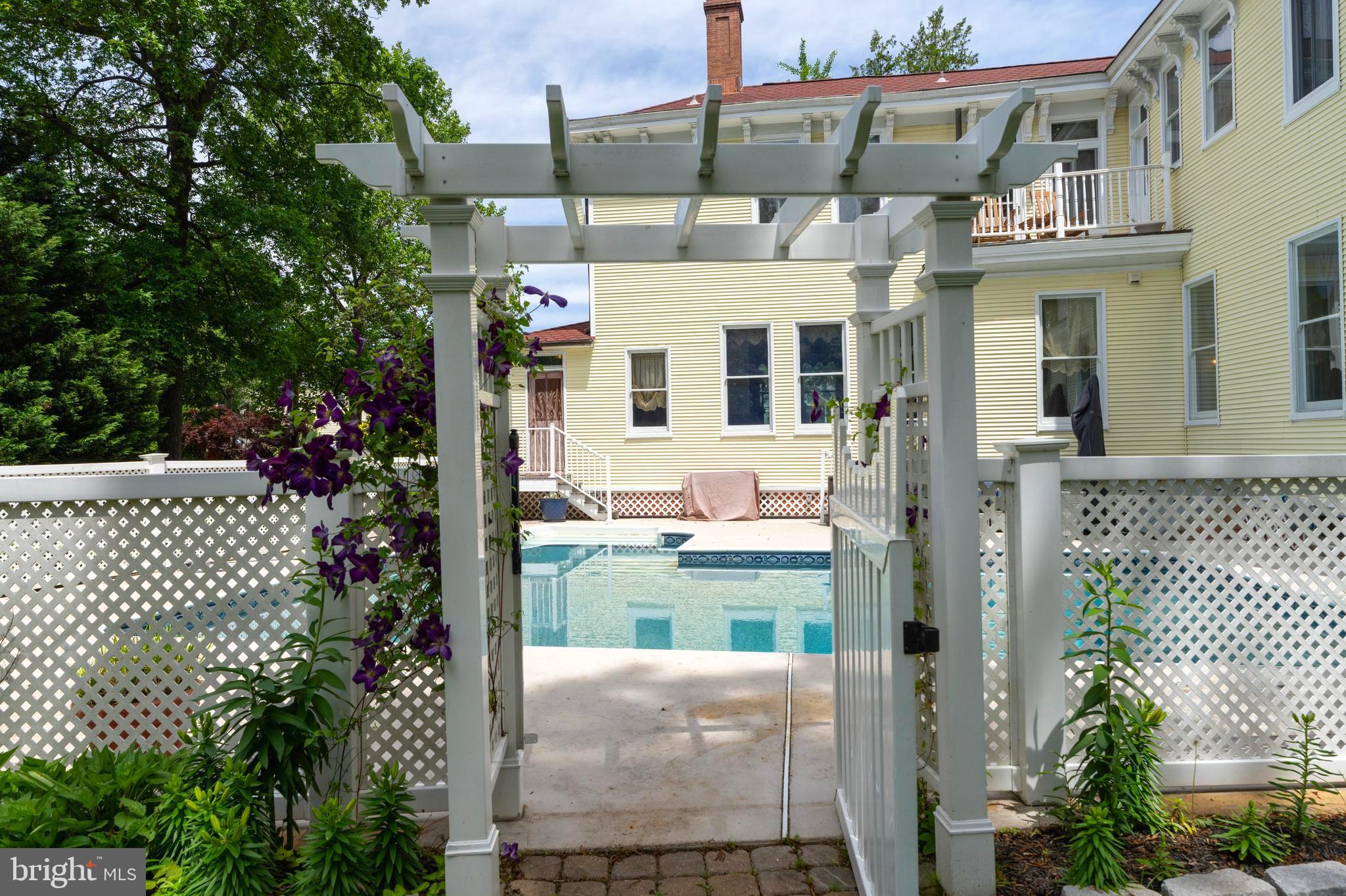 BAUERNSCHMIDT MANOR - Residential