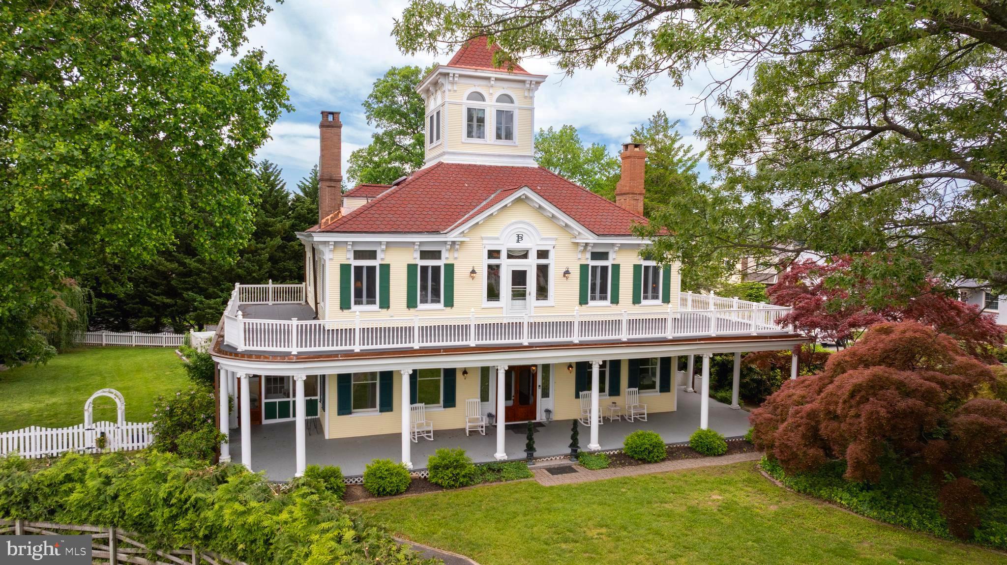BAUERNSCHMIDT MANOR - Residential