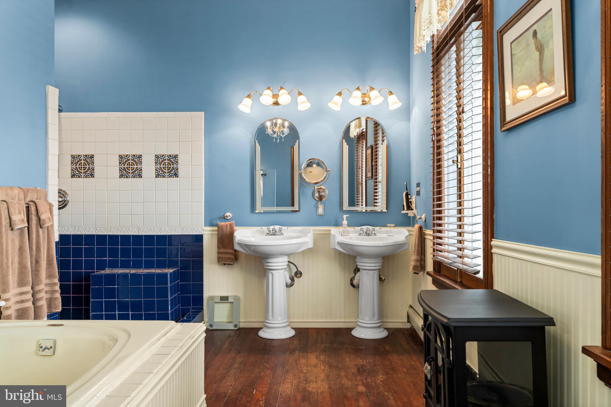 BAUERNSCHMIDT MANOR - Residential