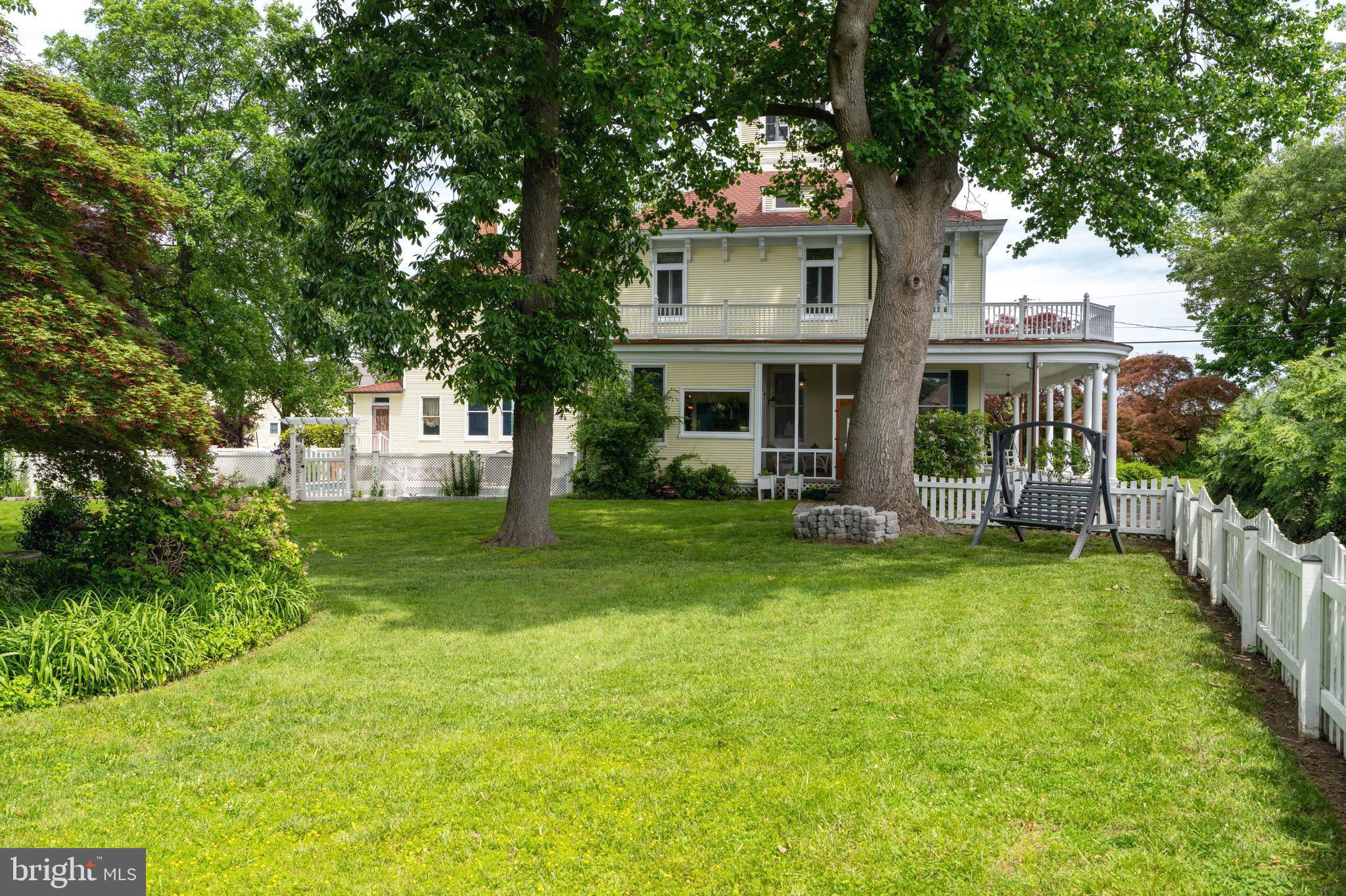 BAUERNSCHMIDT MANOR - Residential