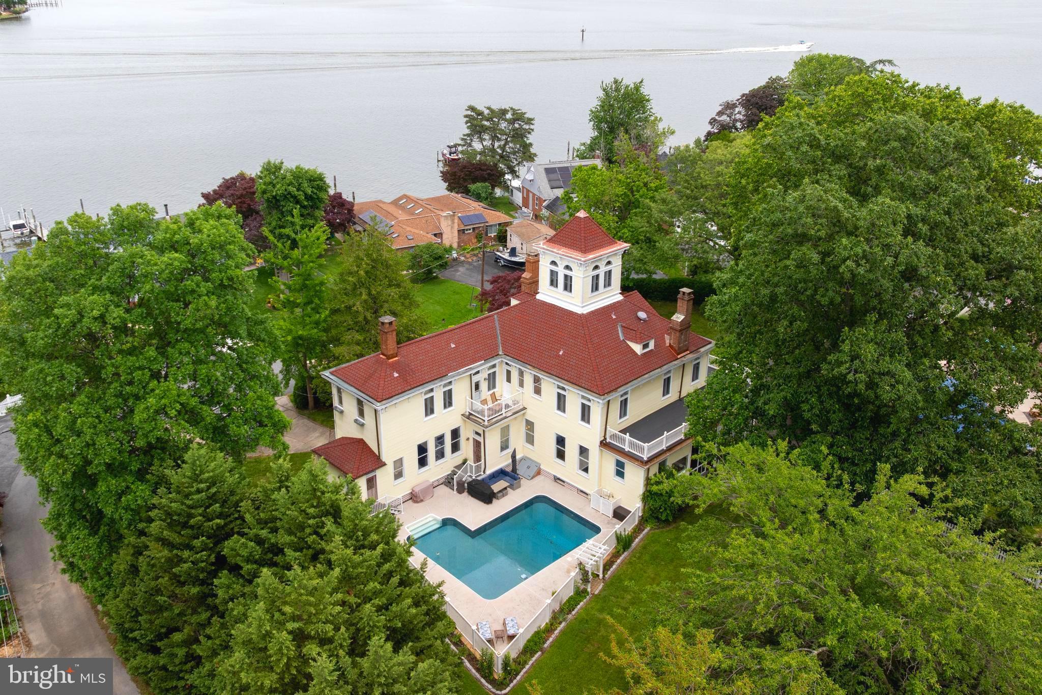 BAUERNSCHMIDT MANOR - Residential
