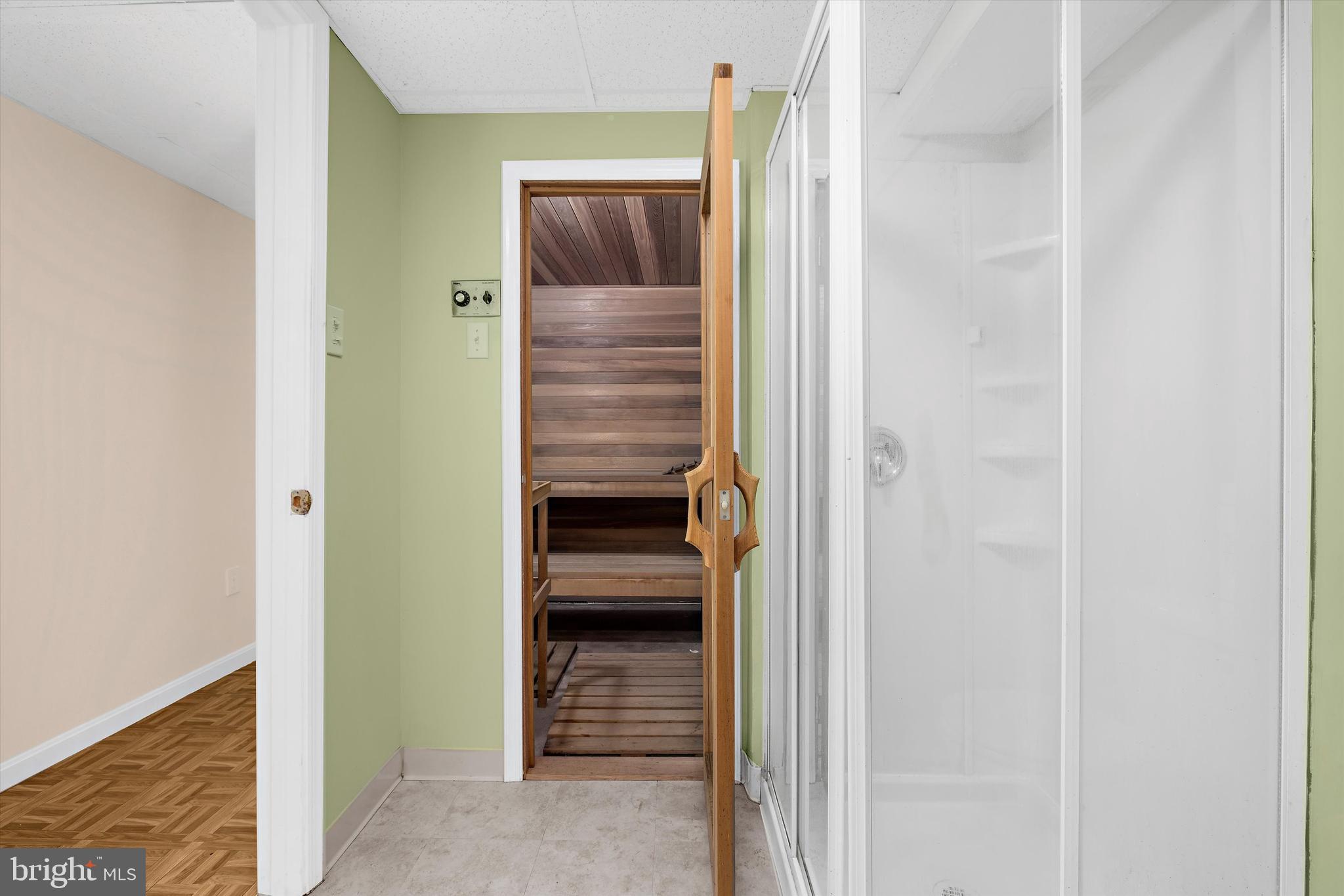 THE PROVINCES - Residential