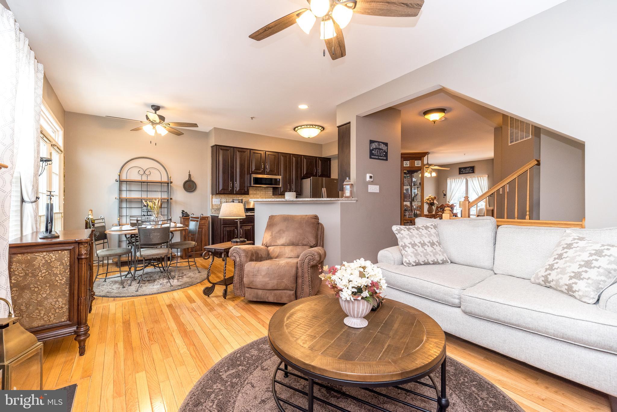 COUNTRY CLUB KNOLL - Residential