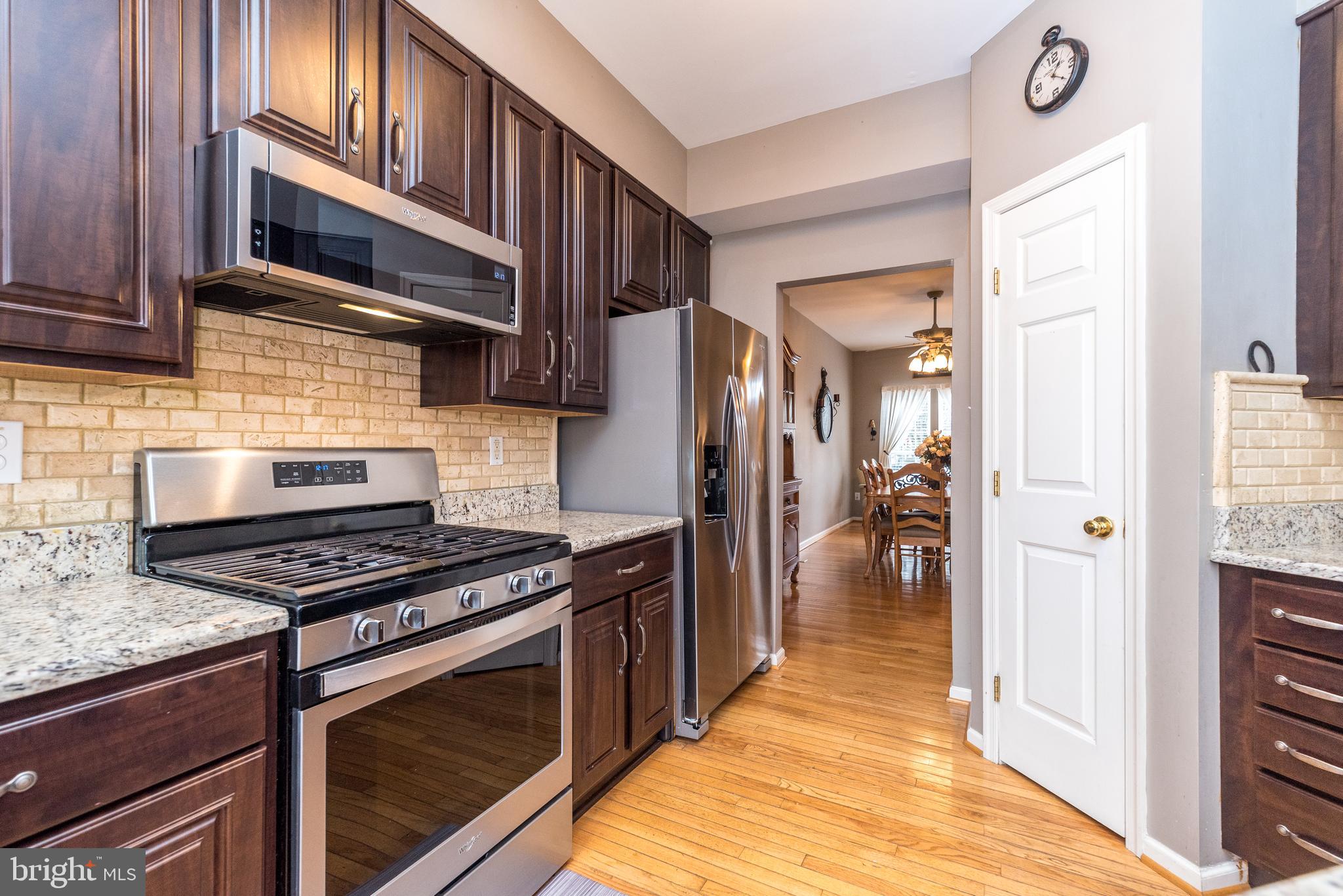 COUNTRY CLUB KNOLL - Residential