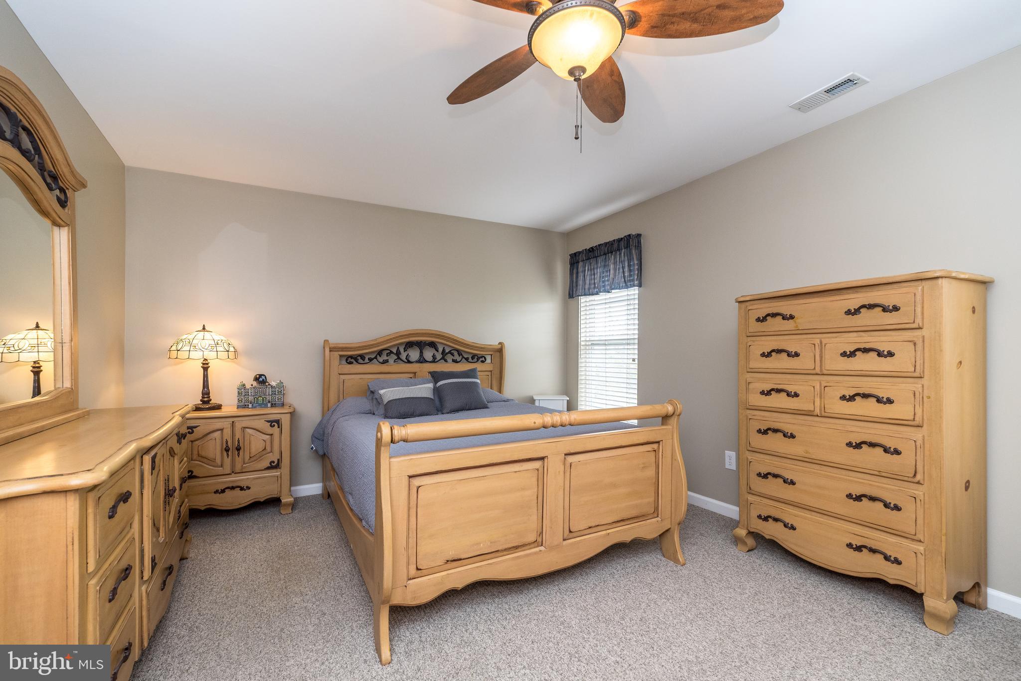 COUNTRY CLUB KNOLL - Residential