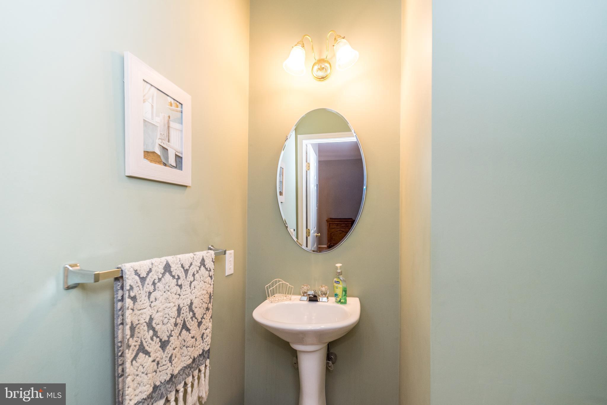 COUNTRY CLUB KNOLL - Residential